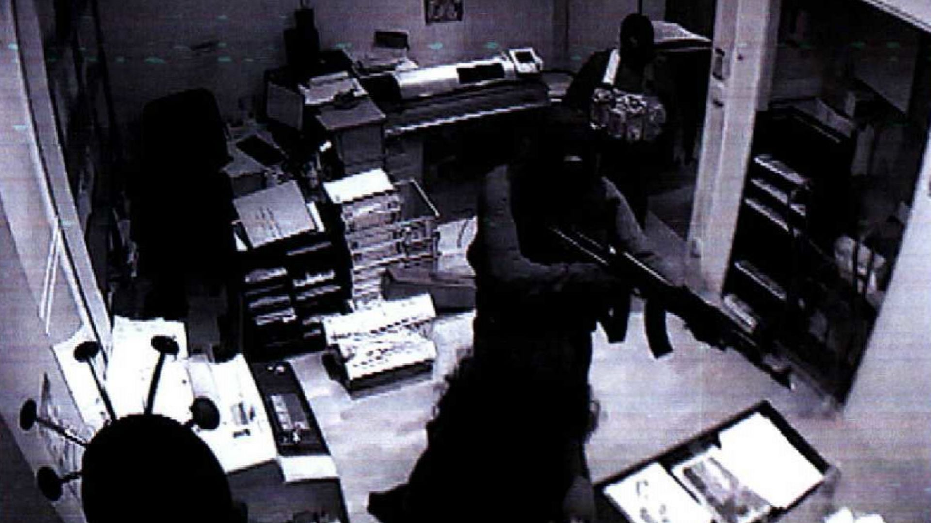 La caméra de vidéosurveillance capture les images de l’entrée des frères Kouachi dans la rédaction de Charlie Hebdo.