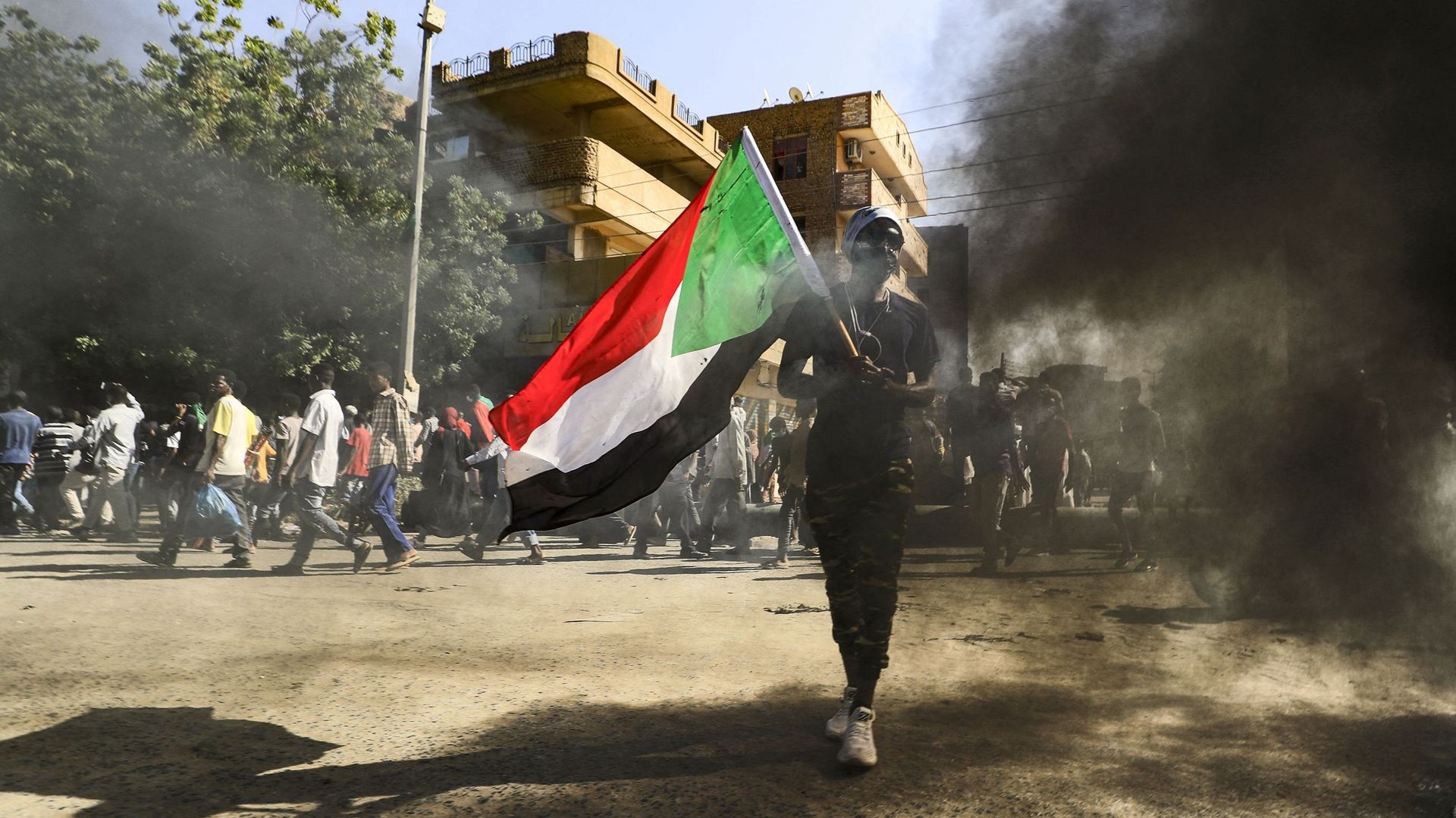 Crise politique au Soudan : des manifestant visés par grenades lacrymogènes dans le centre de Khartoum