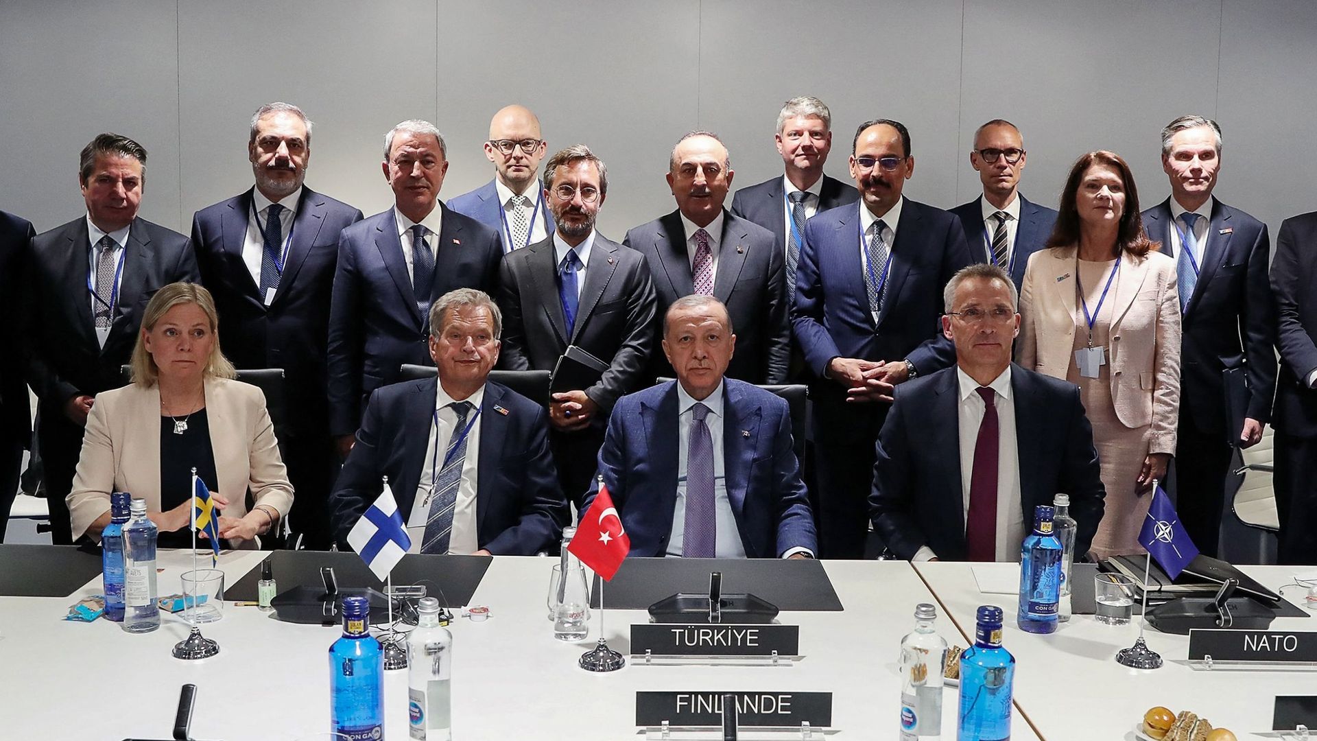 Les principaux dirigeants de la Suède, de la Finlande et de la Turquie se sont réunis hier soir pour arriver à un accord permettant de lancer l'adhésion à l'Otan.