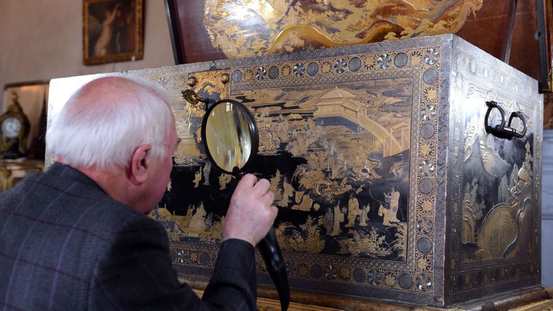 Un coffre japonais de Mazarin adjugé 7 millions d'euros pour le compte du Rijksmuseum