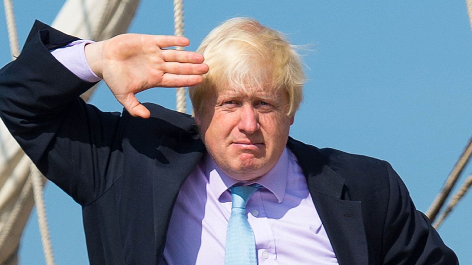 Boris Johnson lourdement critiqué par la presse mondiale, un jour seulement après sa nomination au poste de ministre des affaires étrangères. 