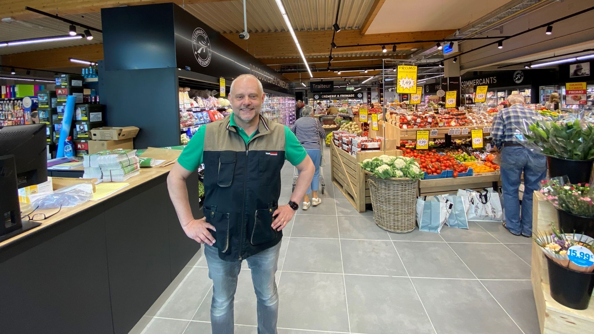 André decuyper, directeur du supermarché, a décidé de le rénover.