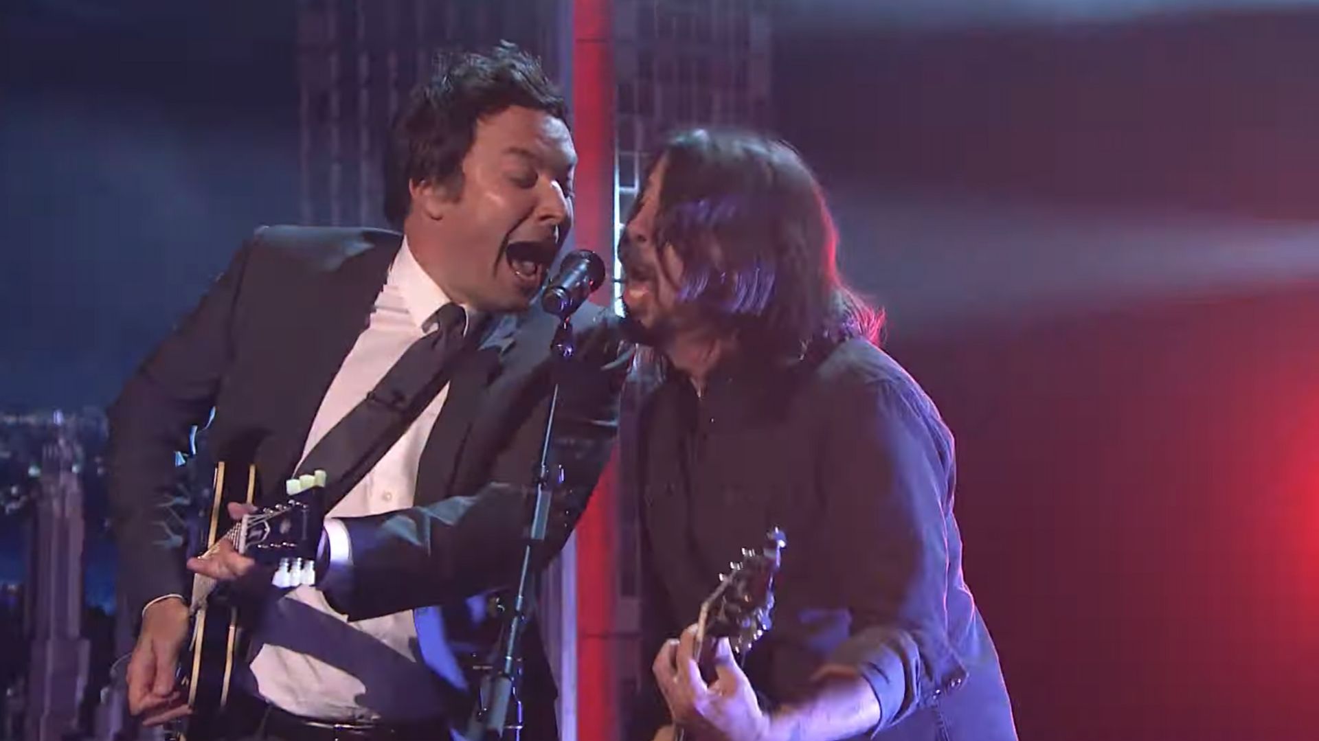Foo Fighters : Dave Grohl se moque de lui même chez Jimmy Fallon