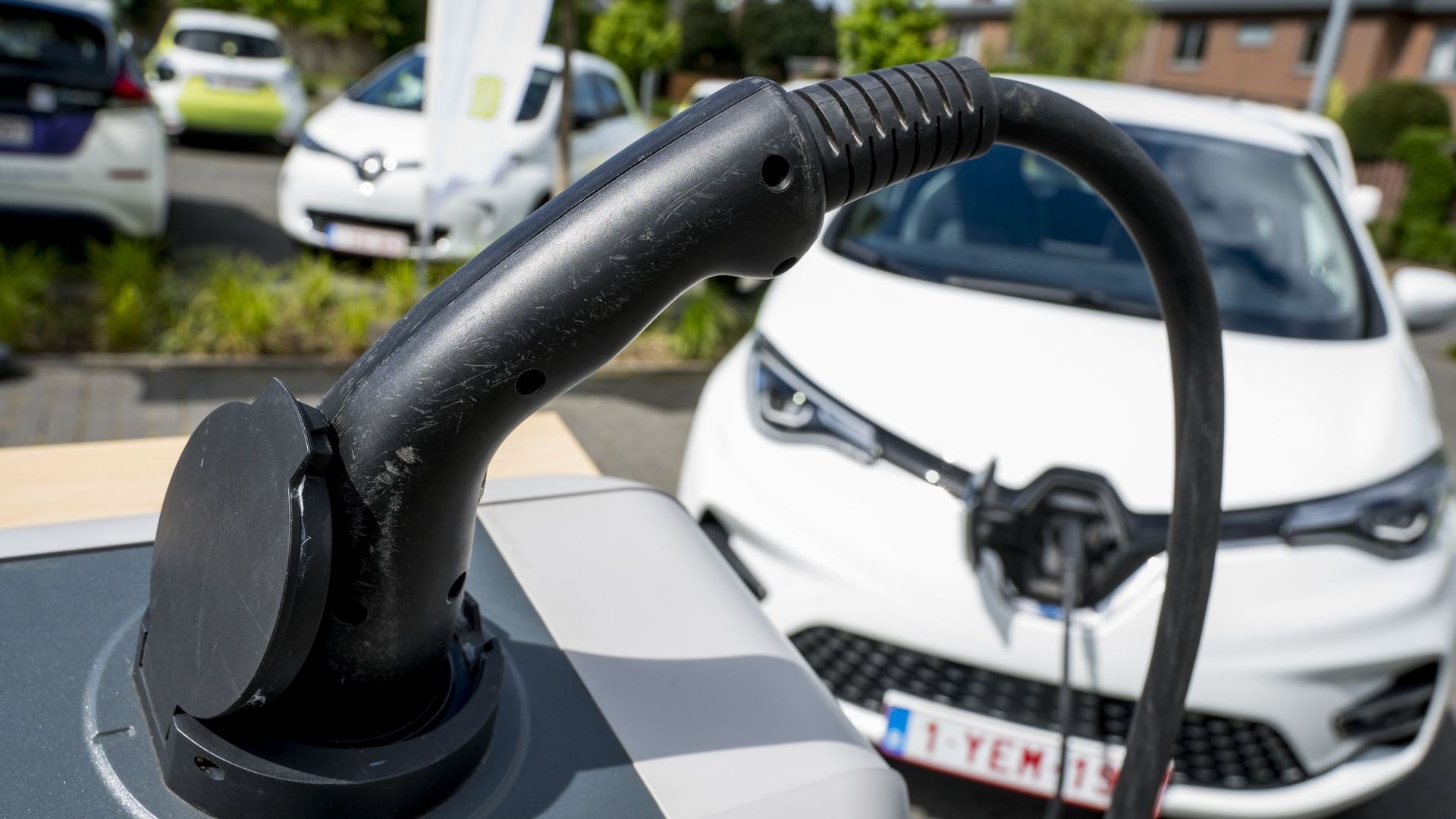 La Commission européenne interdit la vente de véhicules neufs à essence ou diesel, pour 2035