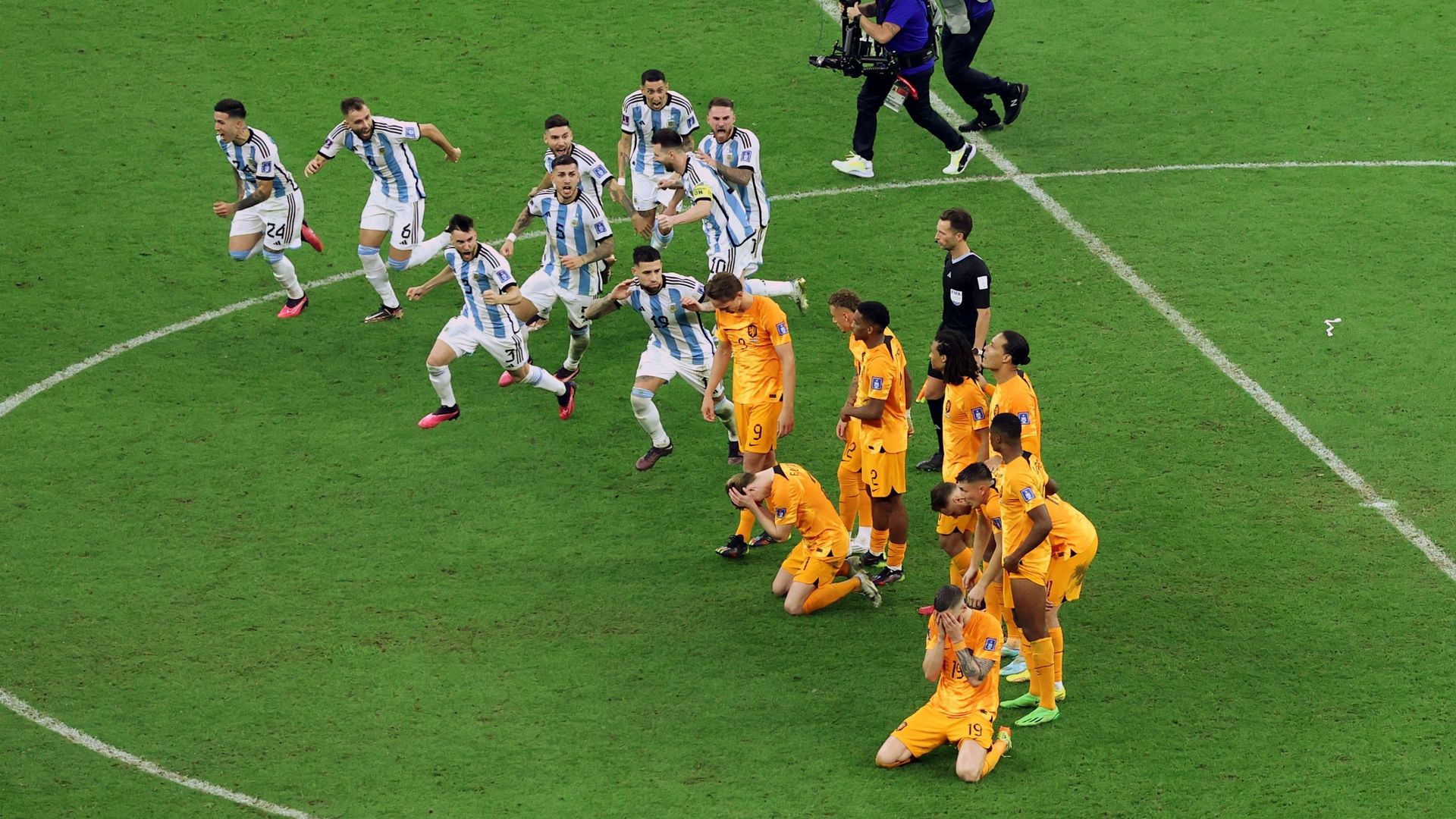 Les Argentins charrient les Hollandais après leur victoire.