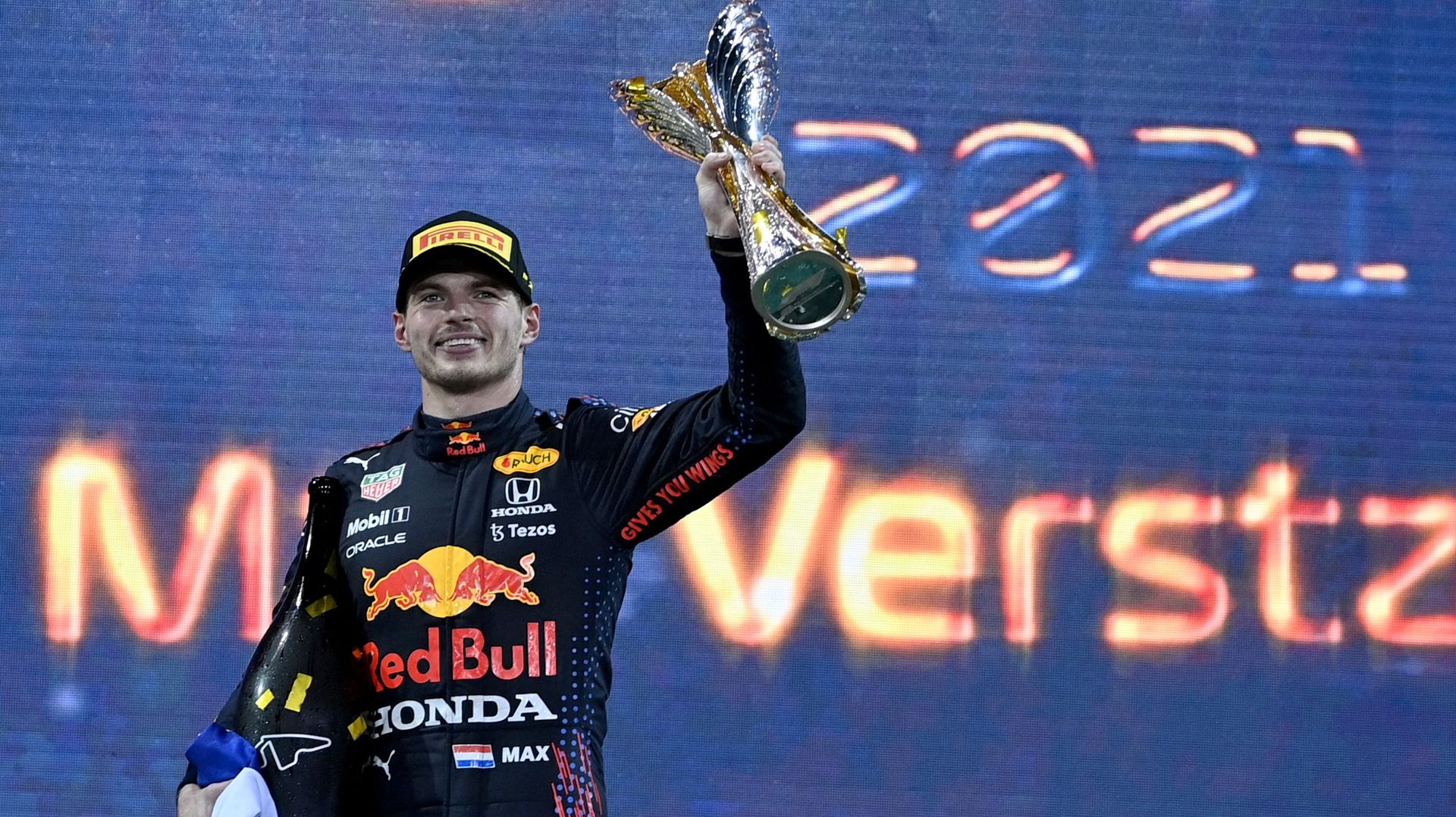 Max Verstappen est champion du monde pour la première fois à 24 ans.