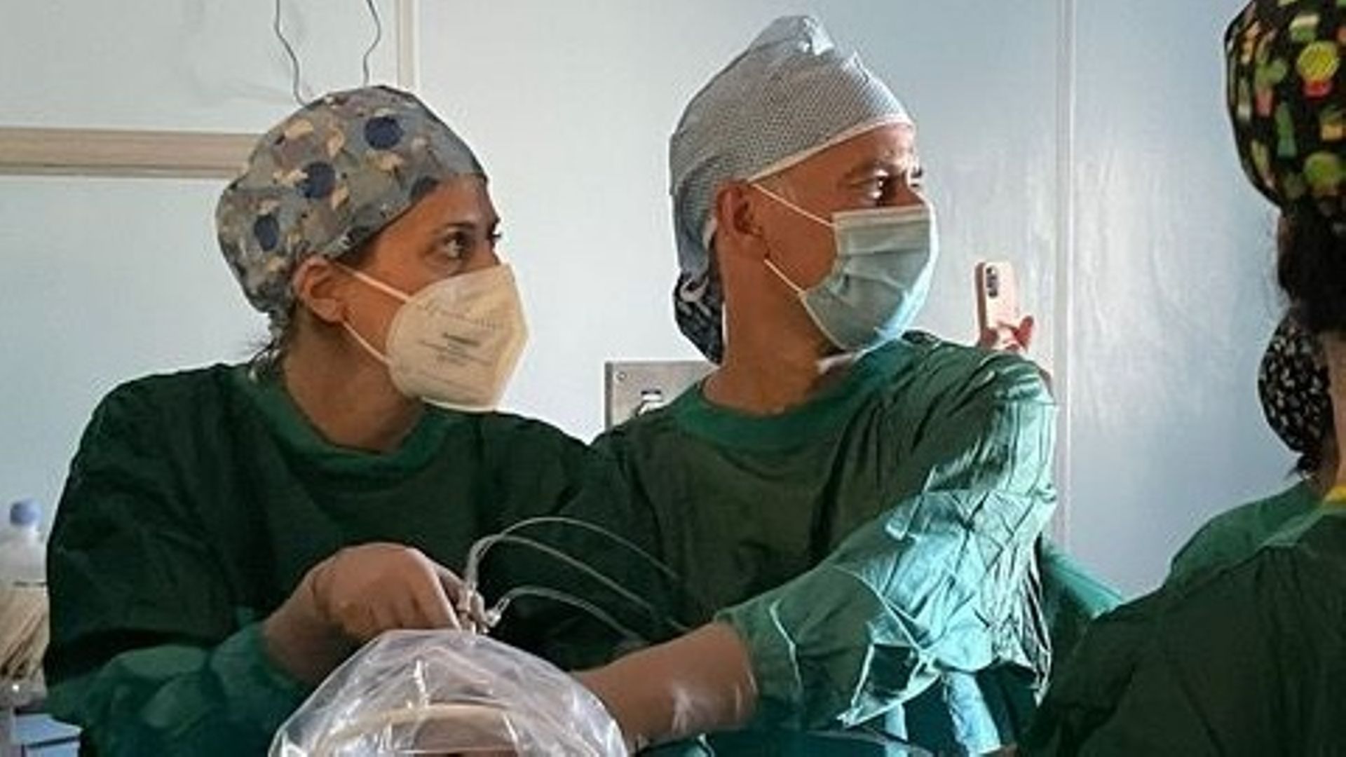 Le professeur Jacques Jani du CHU Brugmann et la docteure Elisa Bevilacqua de l’hôpital Gemelli.