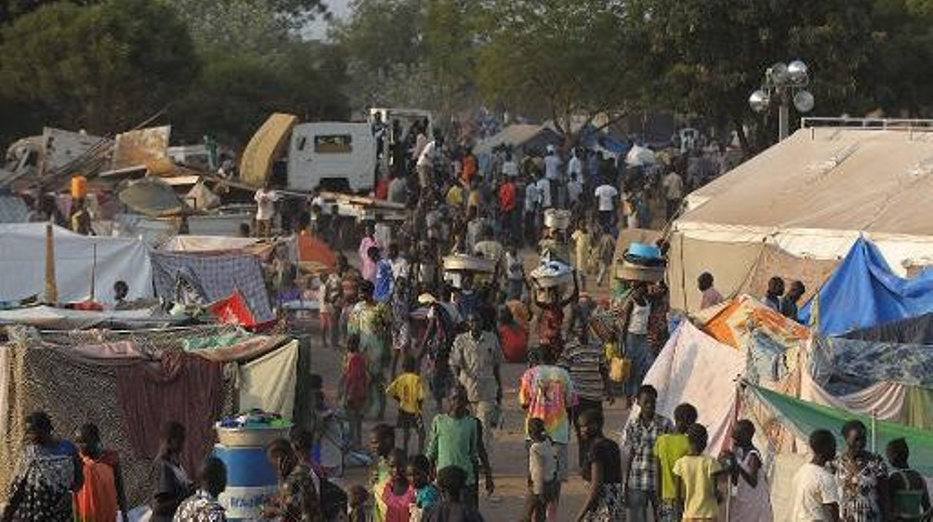 Des civils rassemblés le 22 décembre 2013 sur une base de l'Onu  à Juba