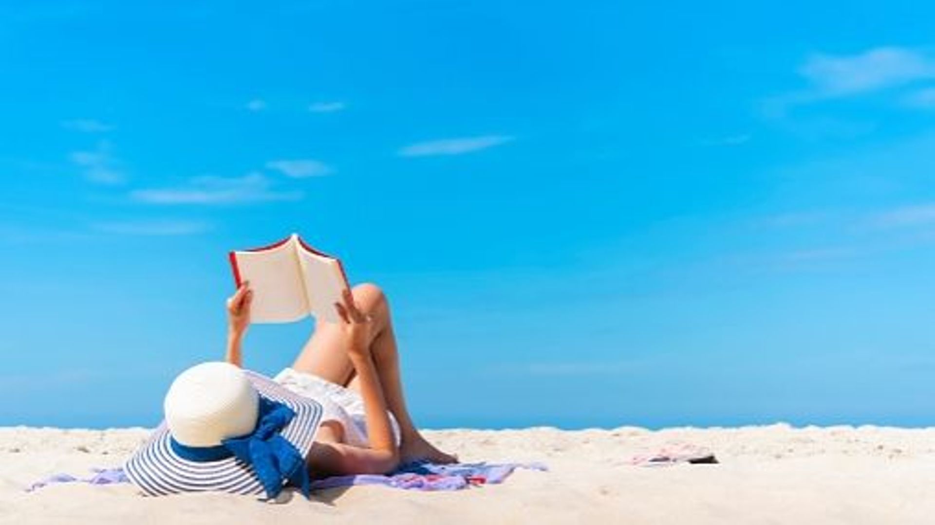 Lire sur la plage, c’est plus compliqué qu’on ne le pense ?