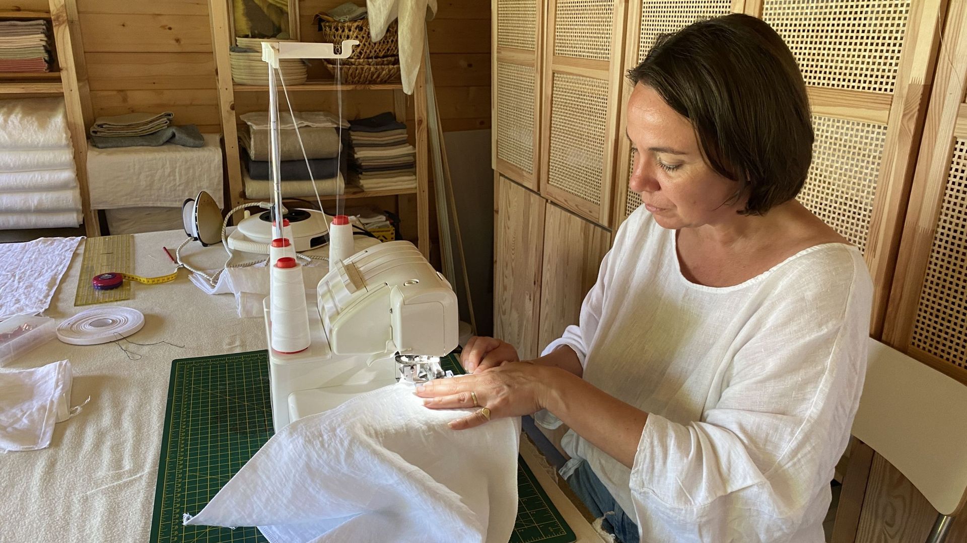 Véronique Vermeeren travaille uniquement le lin issu de la filière européenne