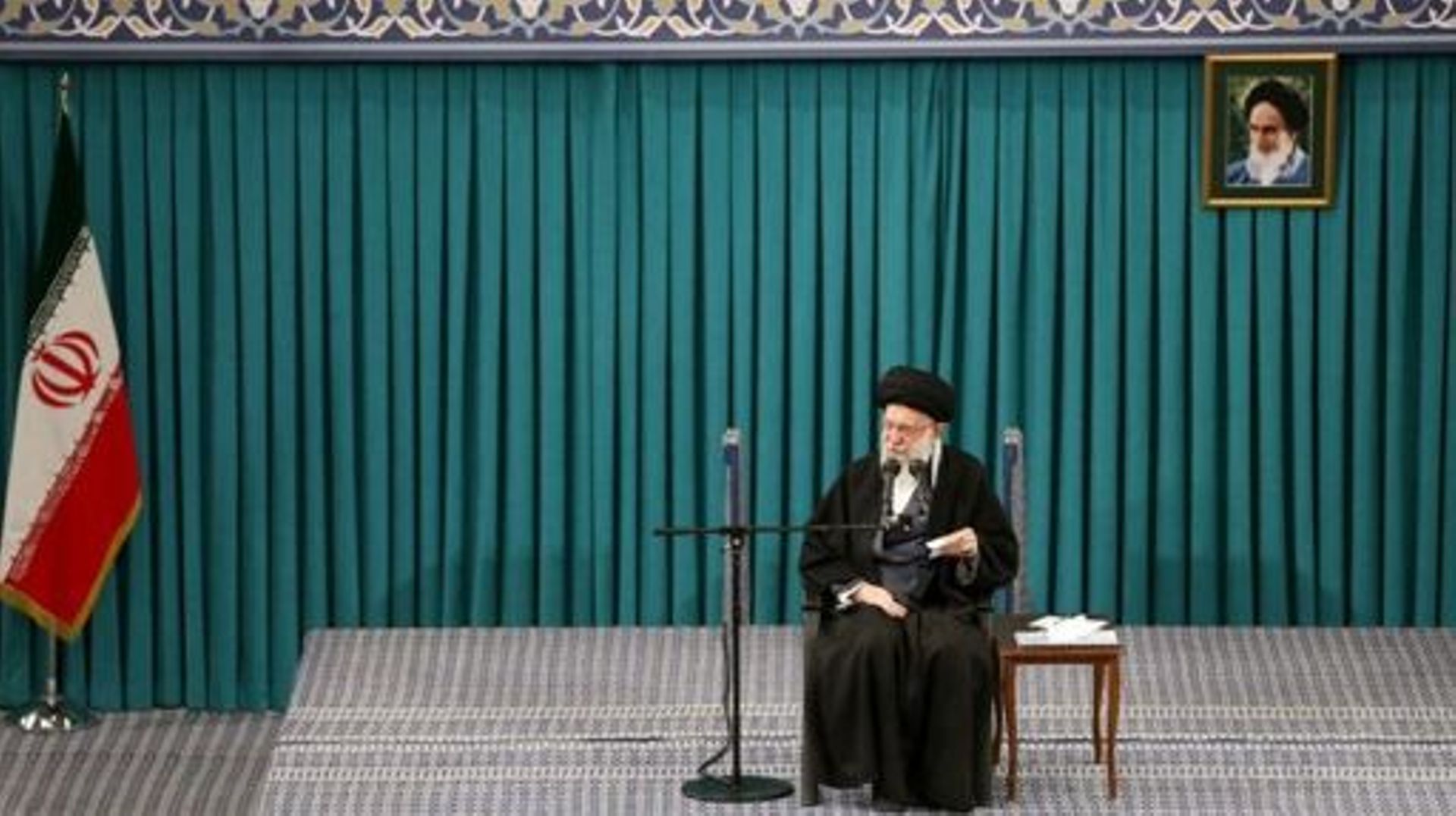 L'ayatollah Khamenei réclame des "peines sévères" contre les auteurs des empoisonnements en Iran