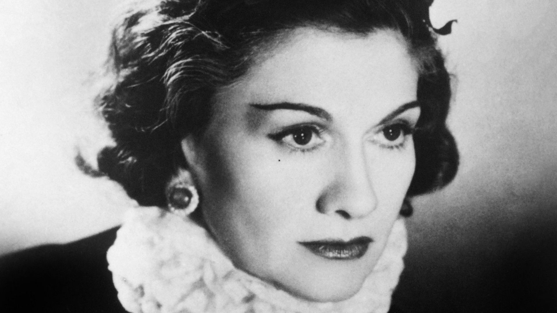 5 Livres Pour S Impregner Du Style Moderne Et Intemporel De Gabrielle Chanel Rtbf Be