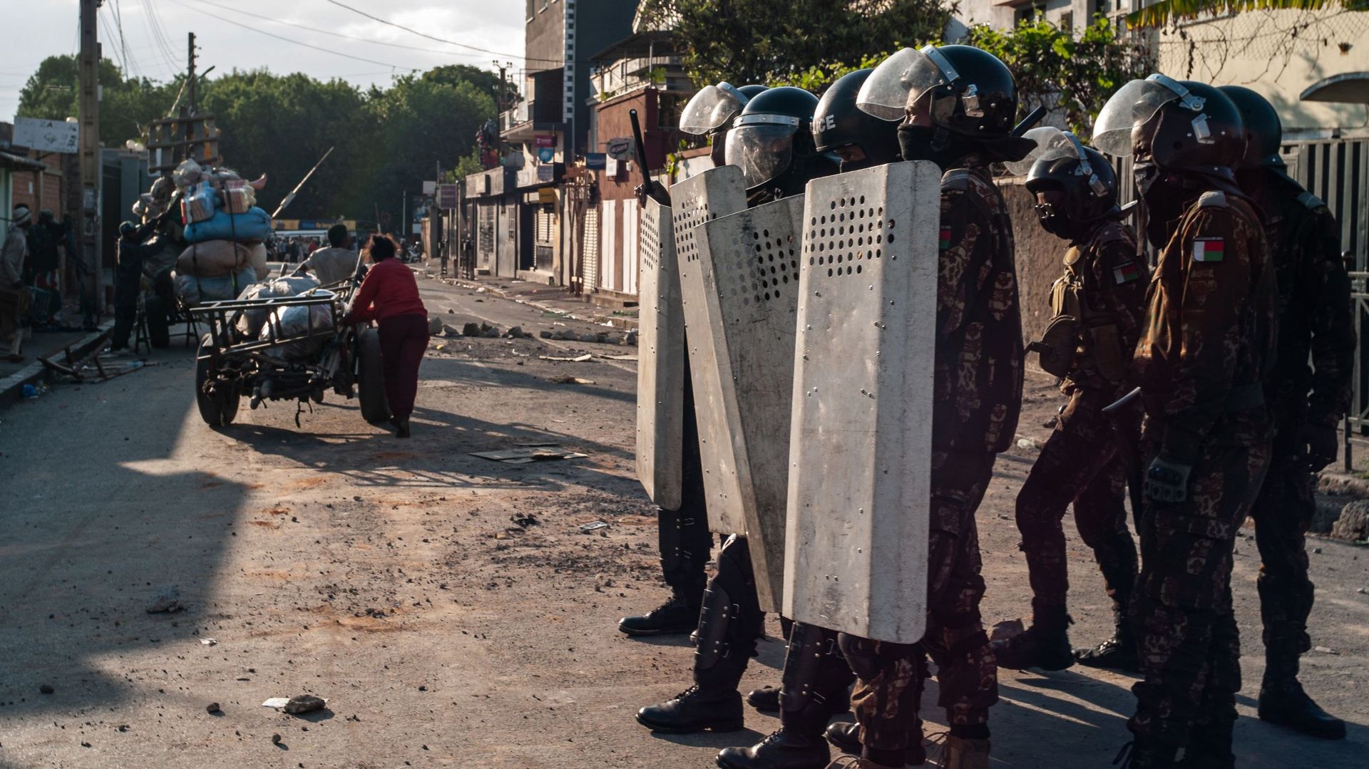 Manifestations à Madagascar : des groupes de soldats rejoignent les manifestants dans les rues d'Antananarivo