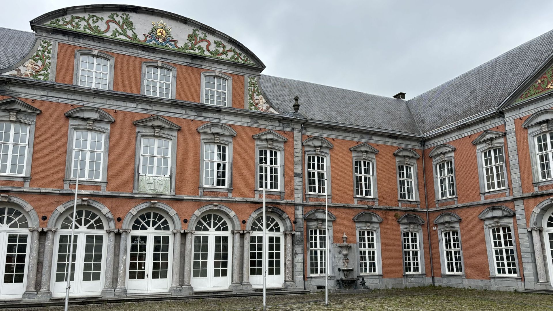 Saint-Hubert: des projets pour le Palais abbatial, dont un hôtel - RTBF