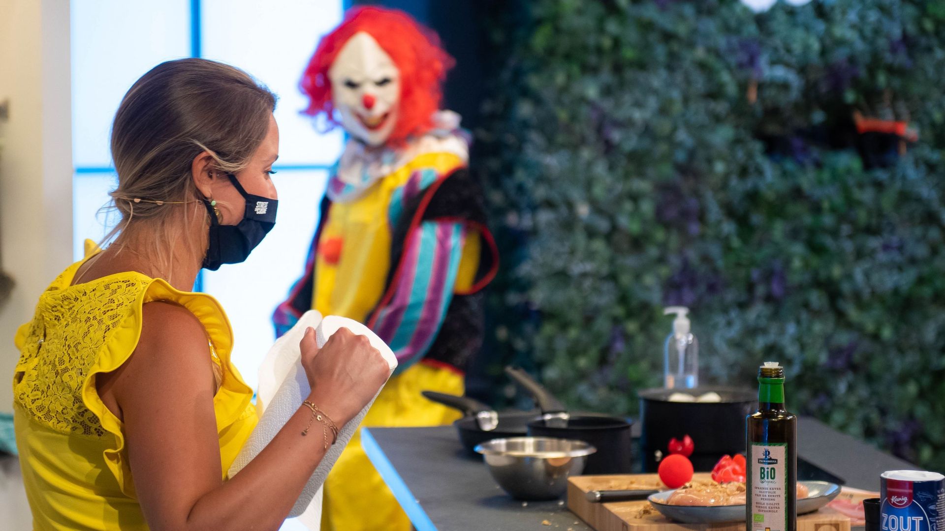 Dans Stress en cuisine, tout peut arriver… même une attaque de clown fou furieux !