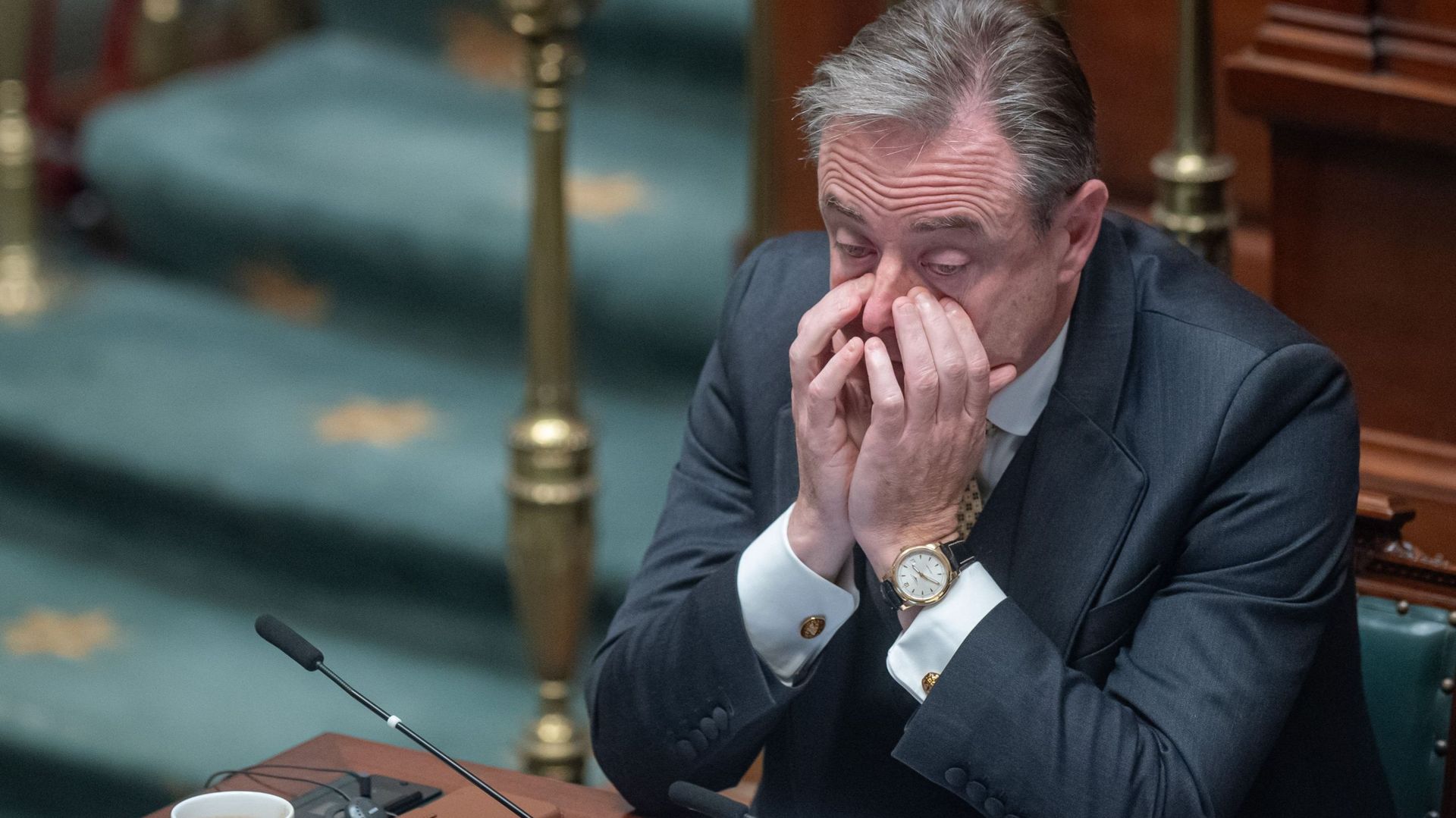 La revue de presse : Bart De Wever en plein cœur de la tempête Benjamin, sans parapluie