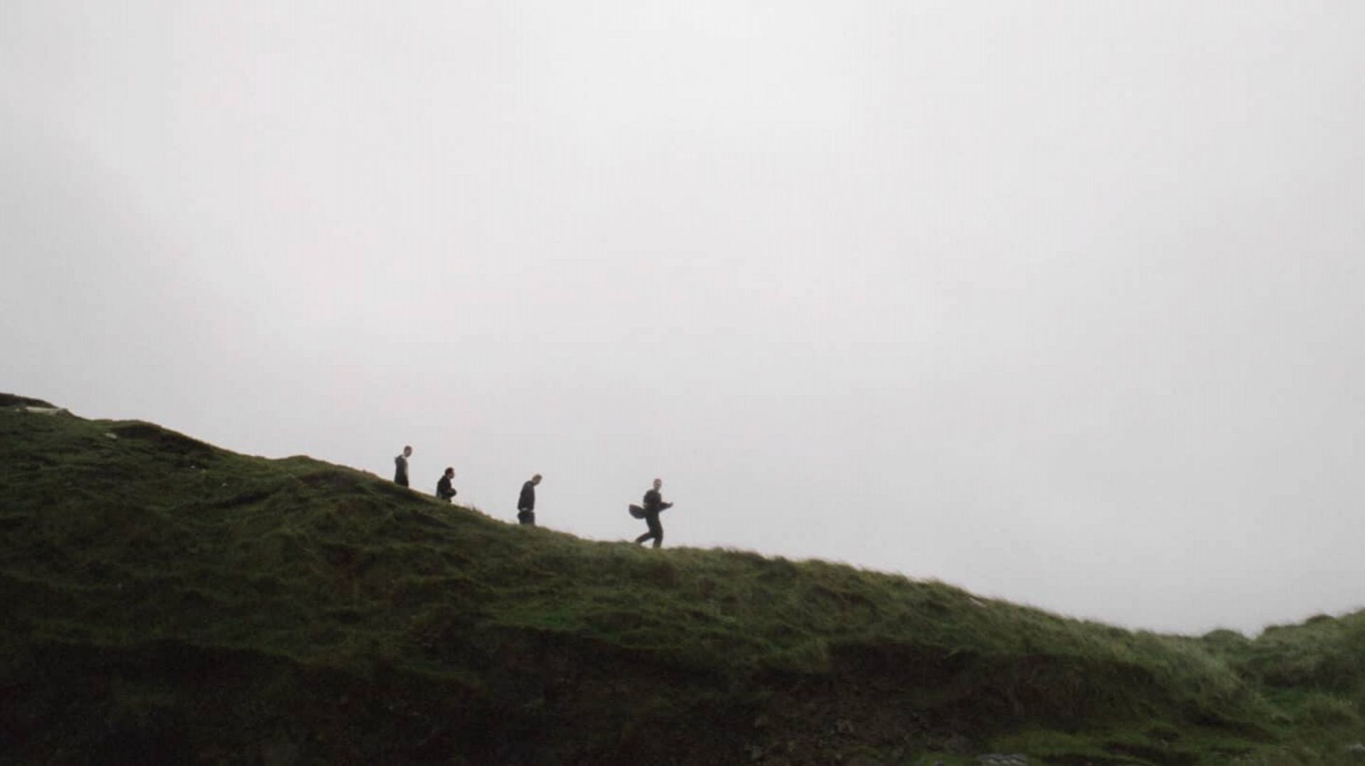 deathcrash lors de l’enregistrement de "Less" sur une petite île au large de l’Écosse.