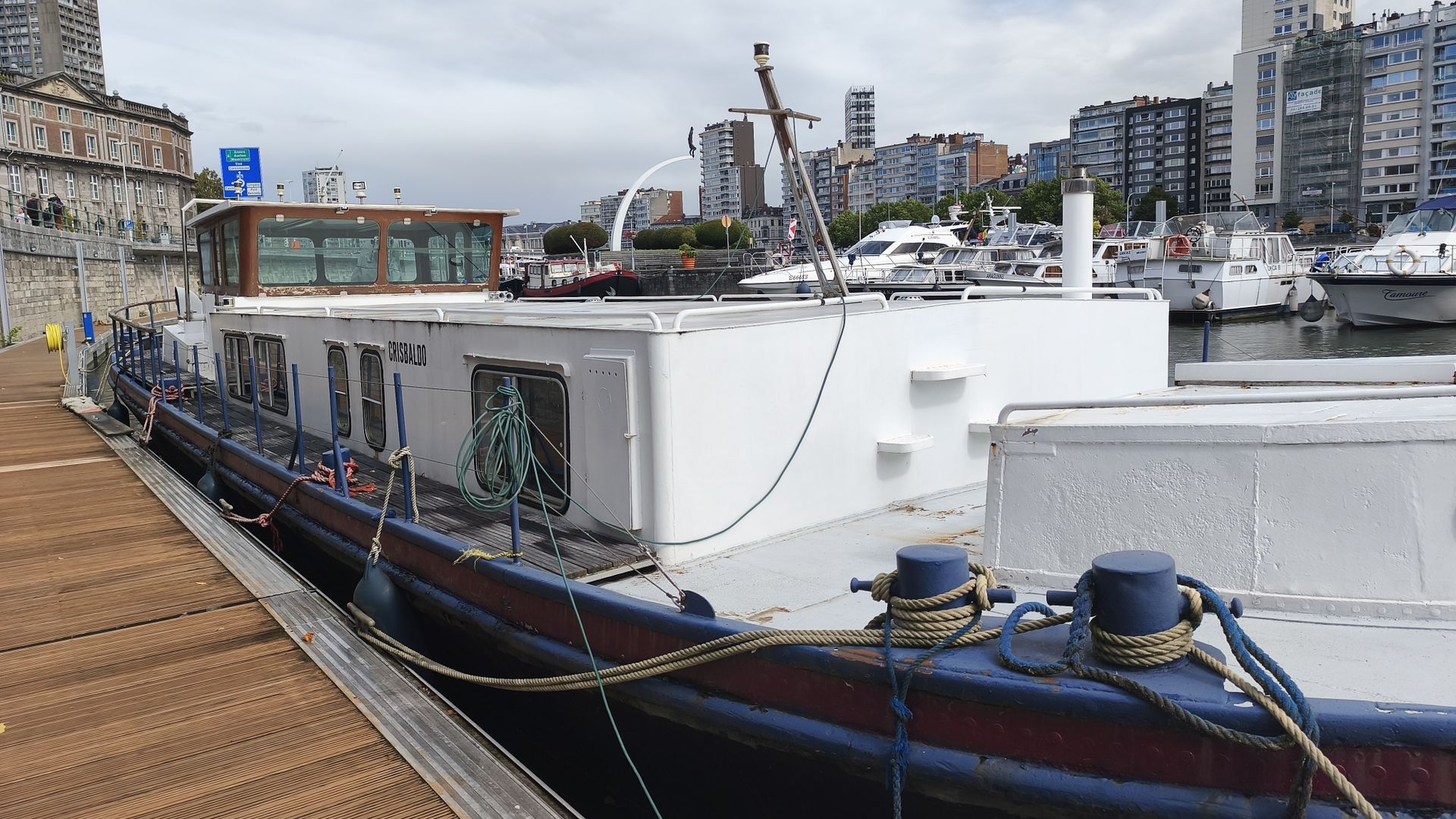 Une péniche est à vendre au port de Liège