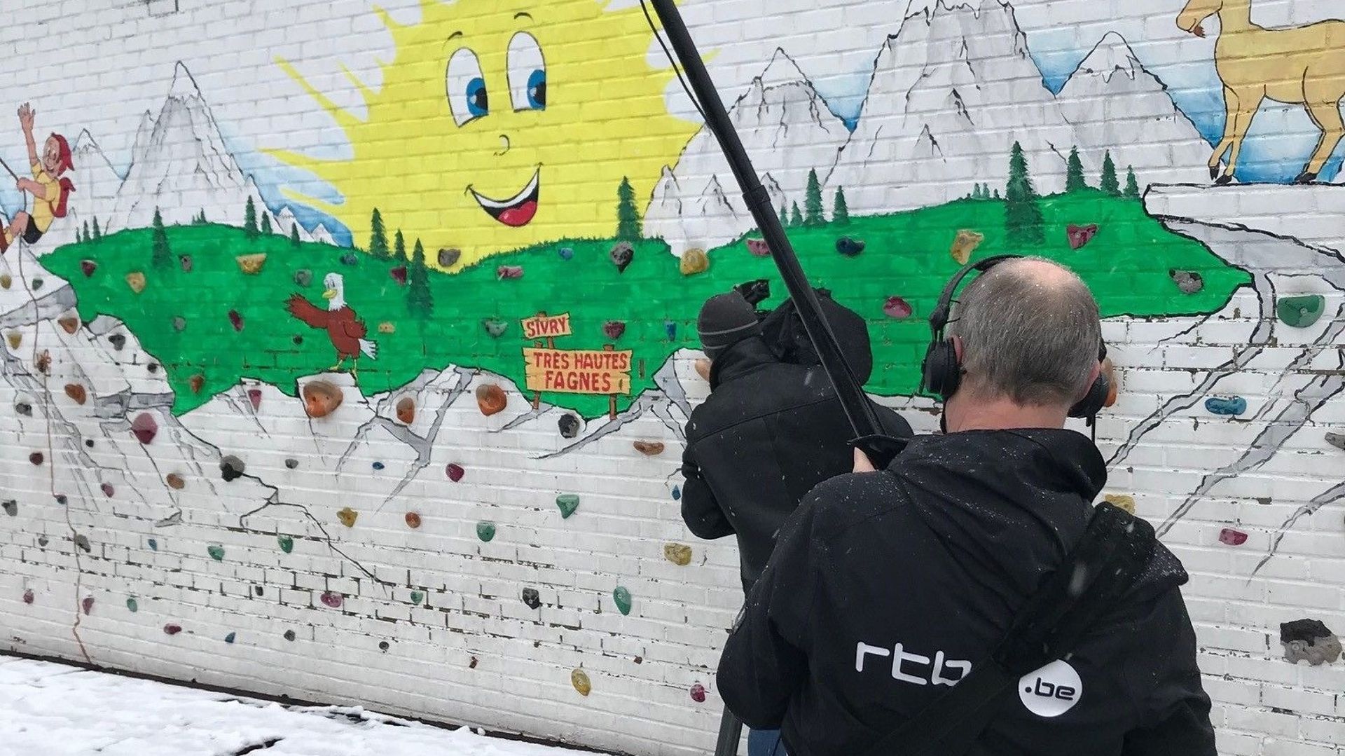 La cour de récré de l'Ecole communale de Sivry a été réaménagée pour créer plusieurs espaces
