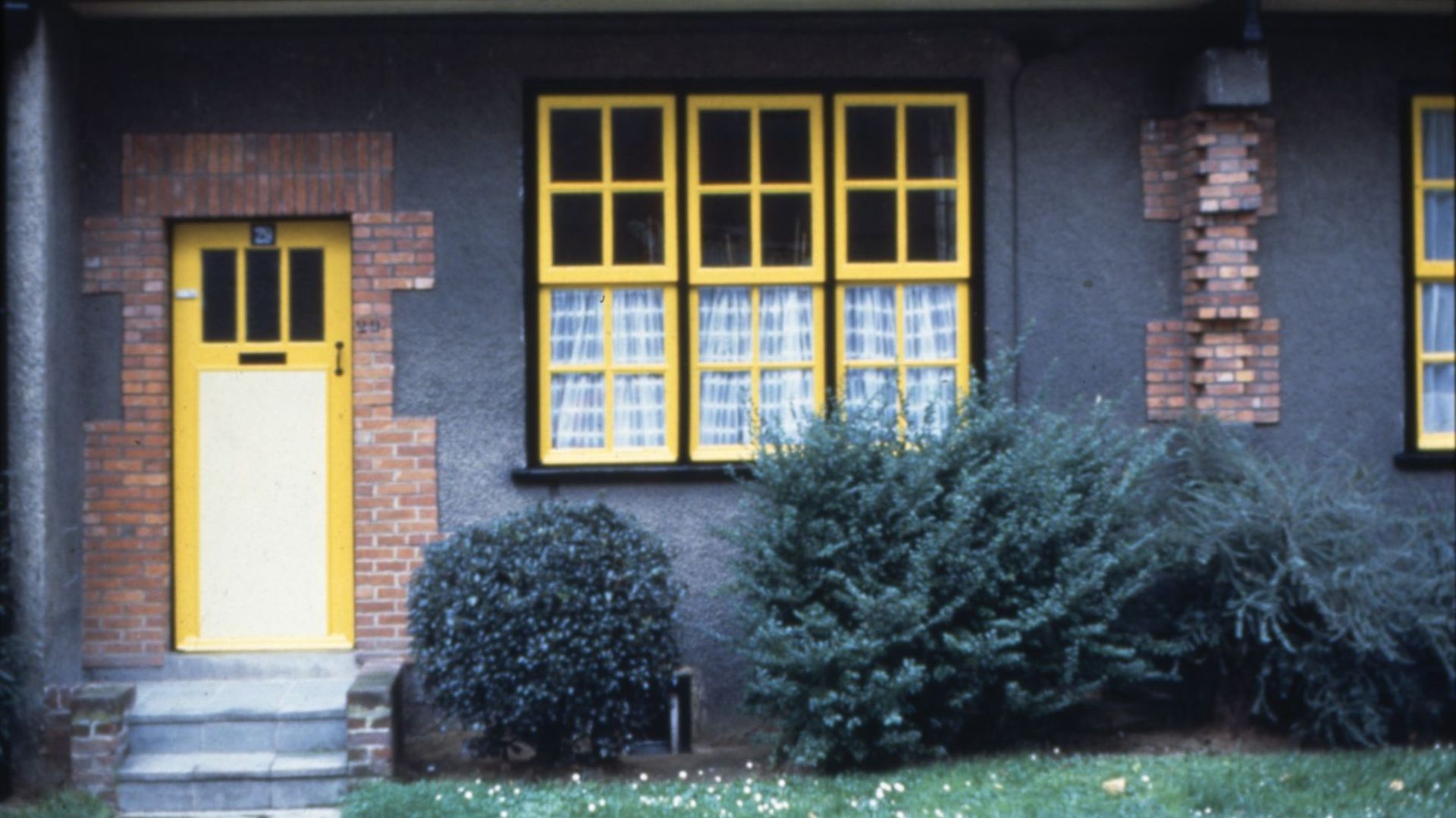 Dans l'ensemble Floréal les portes et chassis sont uniformément peints en jaune, 1965-1974