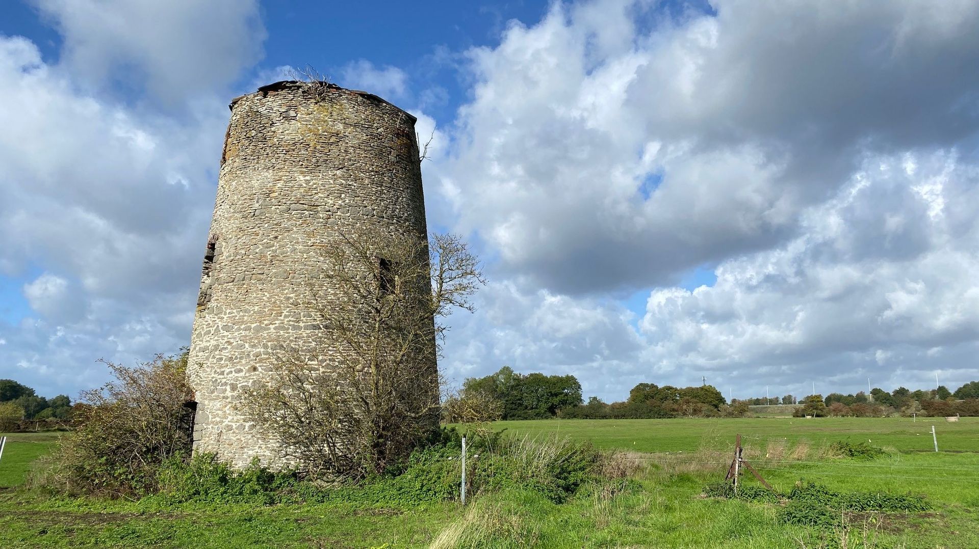 Près de deux cents ans après sa création, le moulin de Blaton pourrait retrouver ses ailes.
