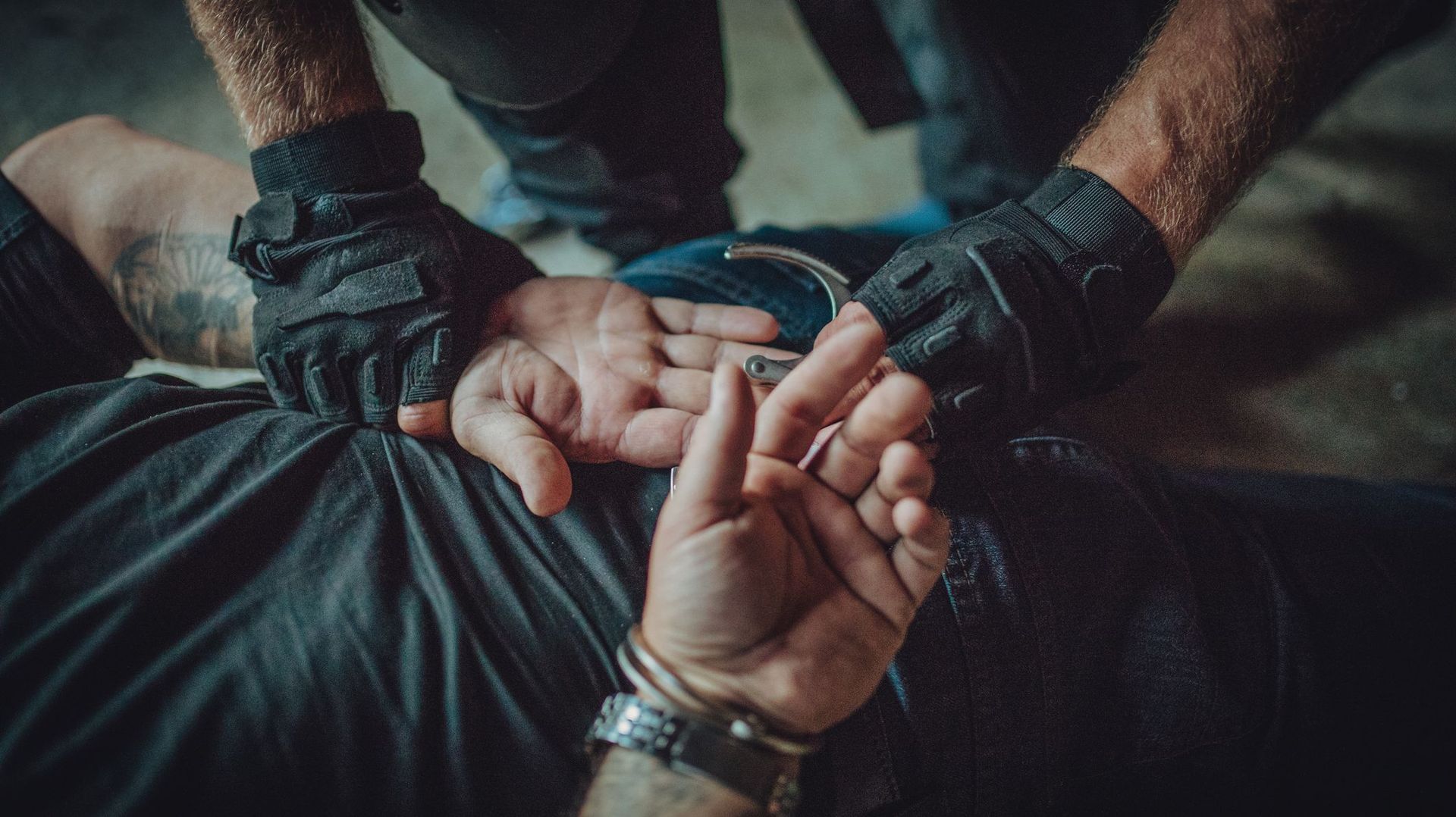 Sept suspects, tous de nationalité albanaise, ont été interpellés dans le cadre du démantèlement d'une  organisation de trafic d'êtres humains active en Belgique.