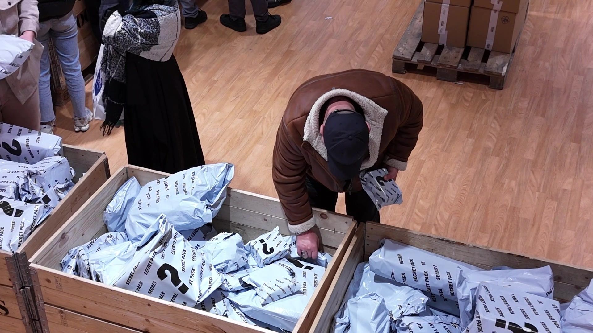 Colis perdus, achats mystère : un nouveau type d’addiction ?