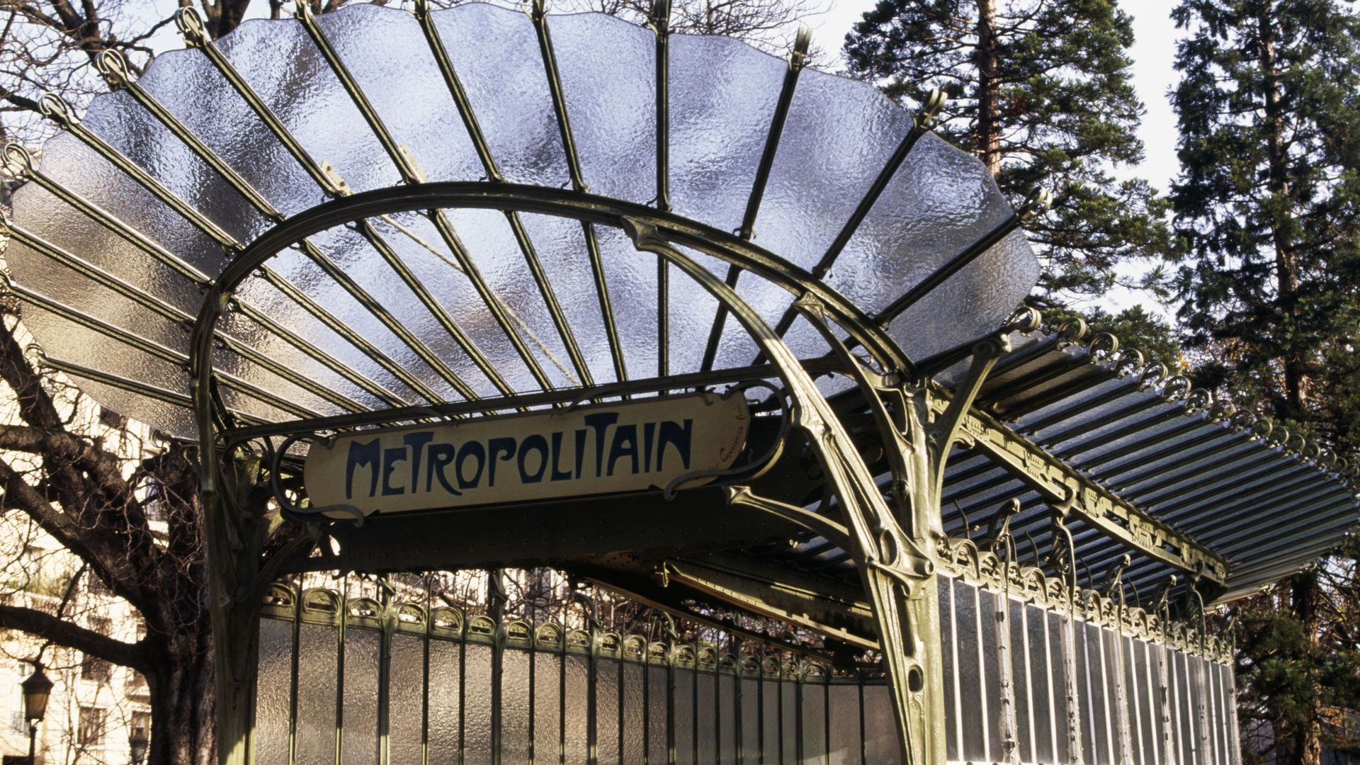 Entrance to the Porte Dauphine station, Paris metro