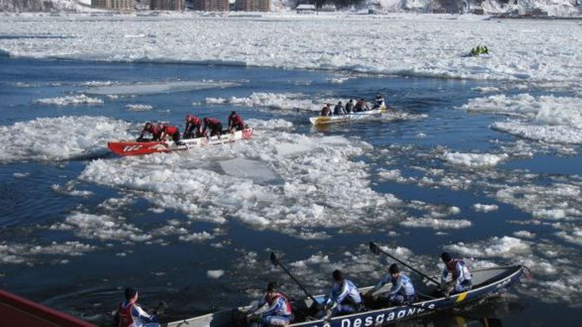 Québec une course de canots sur l'eau et sur la glace du SaintLaurent rtbf.be