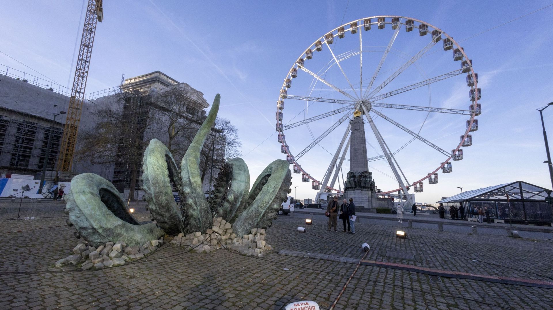 Une personne est décédée après avoir chuté de la grande roue située au pied du Palais de Justice de Bruxelles