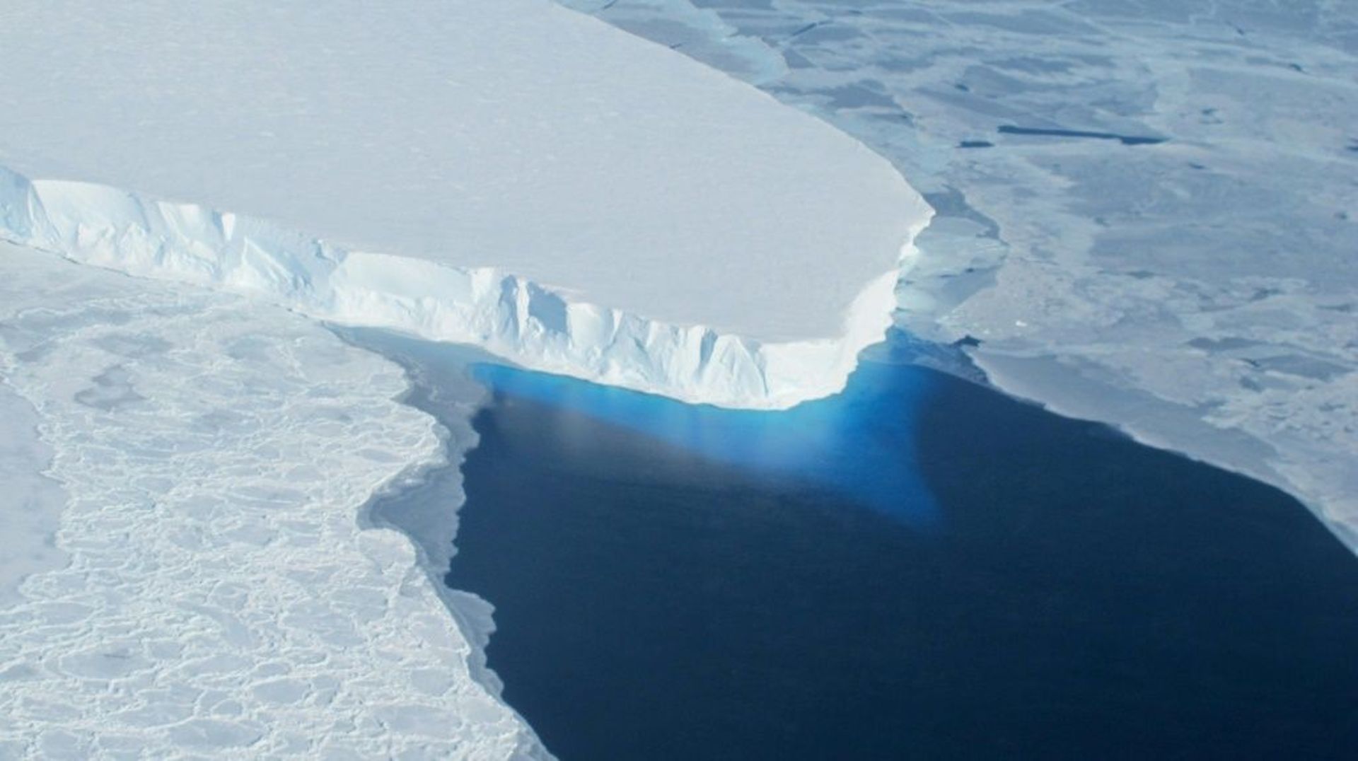 Le glacier de Thwaites, un des plus massifs de l'Antarctique occidental, le 12 mai 2014