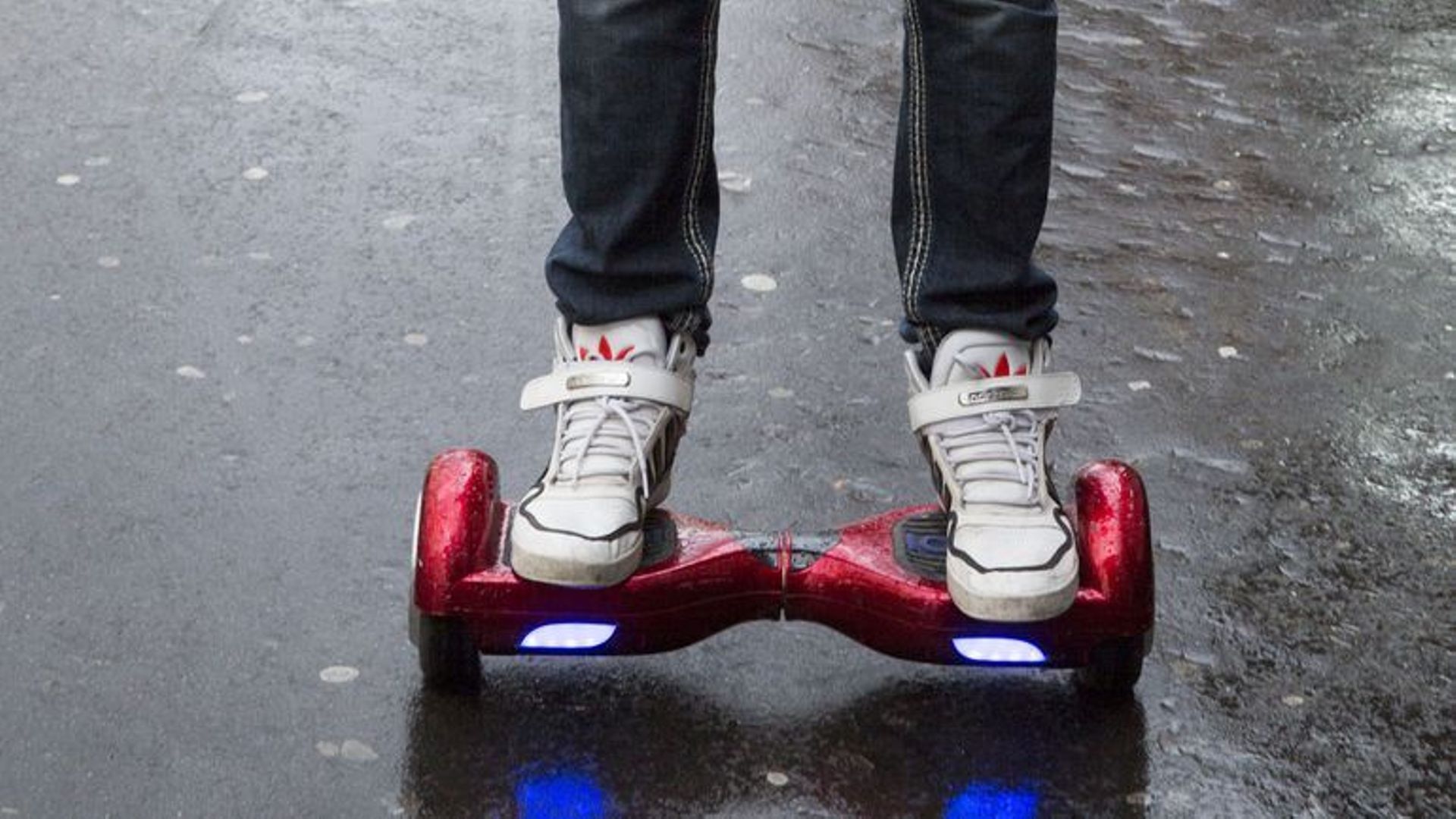 Un Incendie Provoqué Par L’explosion D’un Hoverboard à Laeken - Rtbf Actus