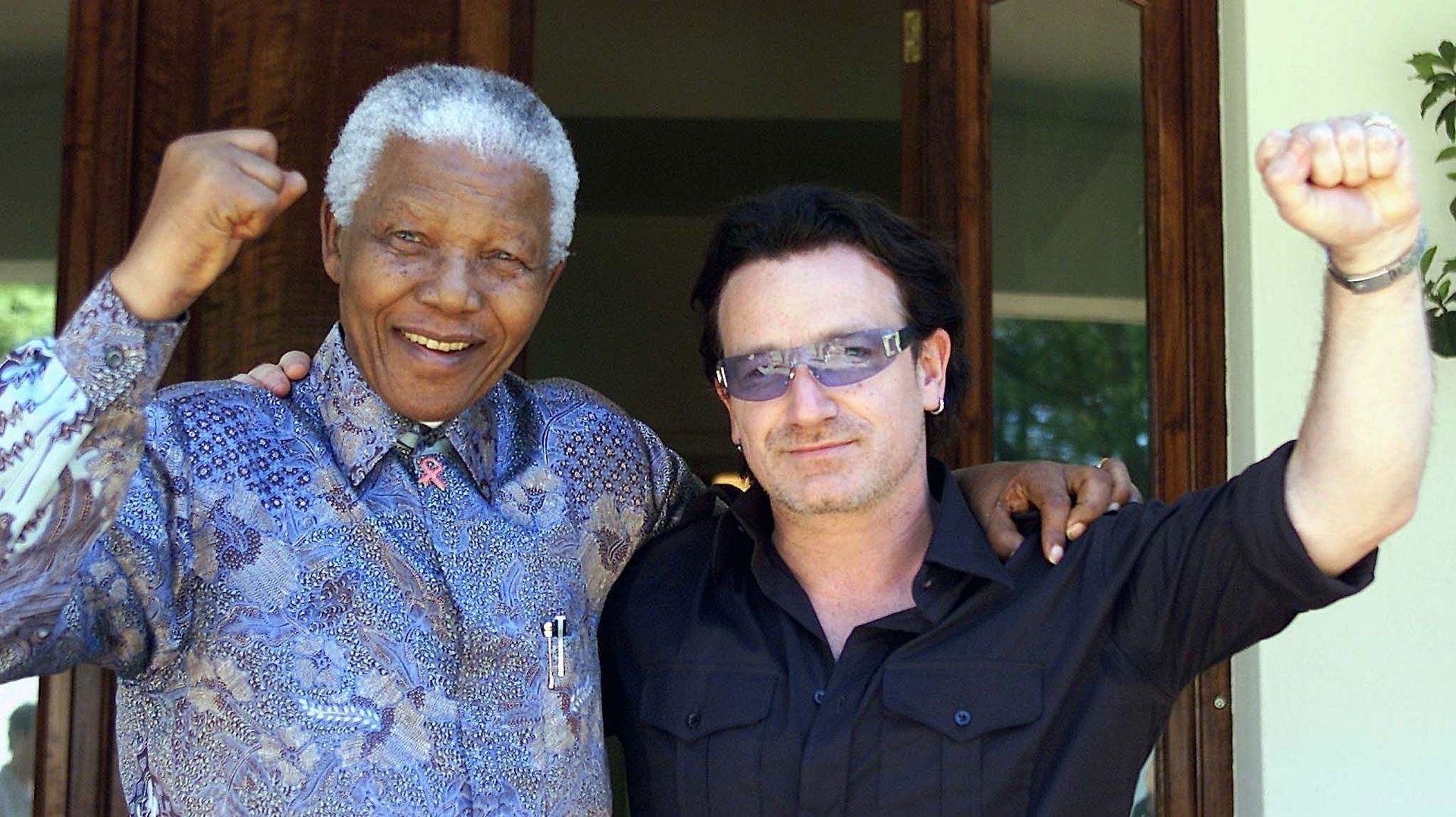 Nelson Mandela et Bono, en 2002