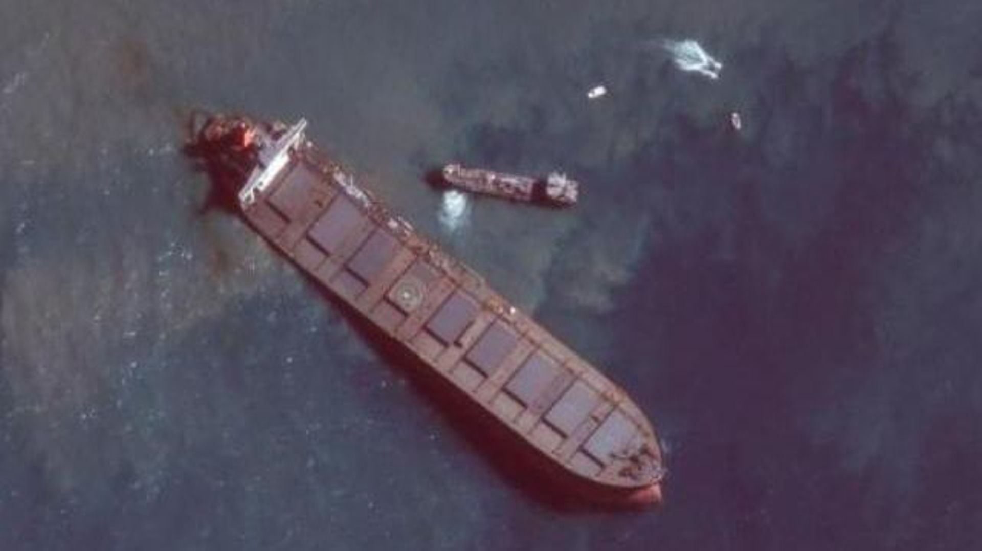 Le navire échoué sur les côtes de l'île Maurice sur le point de se briser