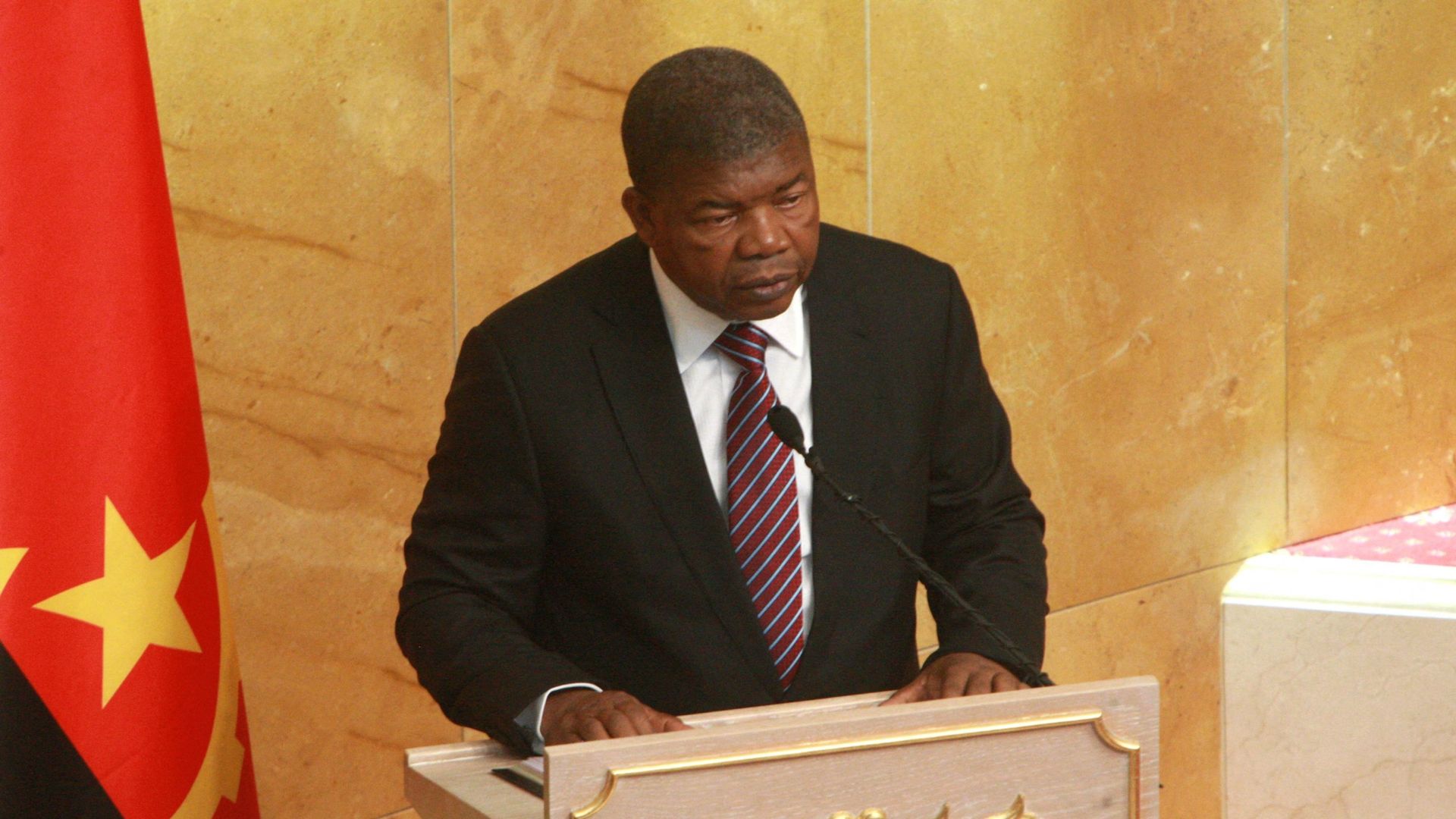 Le président angolais Joao Lourenco, prononce son premier discours à l'Assemblée de la nation angolaise à Luanda le 16 octobre 2017. AMPE ROGERIO / AFP