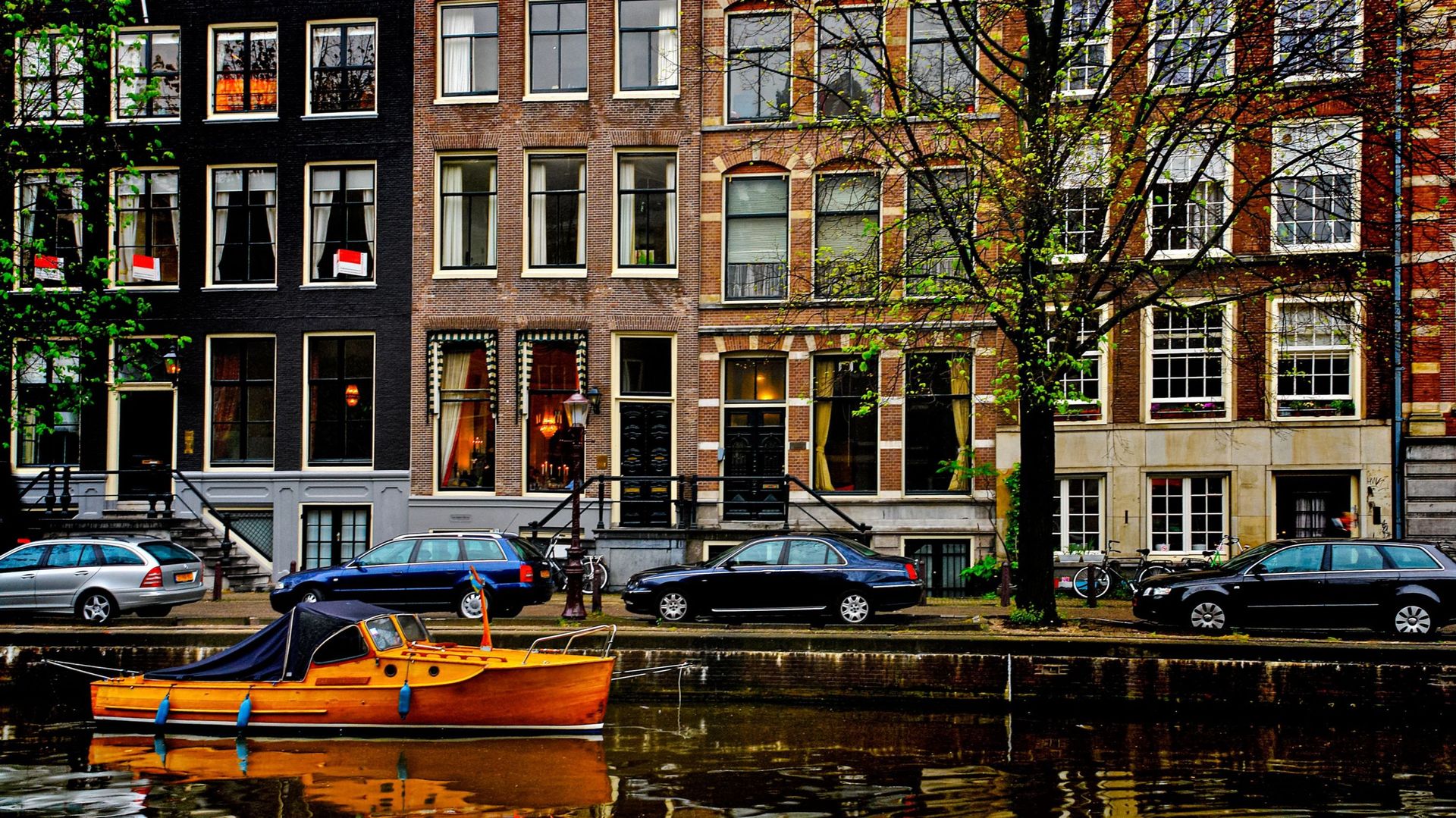 Amsterdam tombe doucement en ruine, la ville réagit après 5 ans de rapports alarmants d'experts