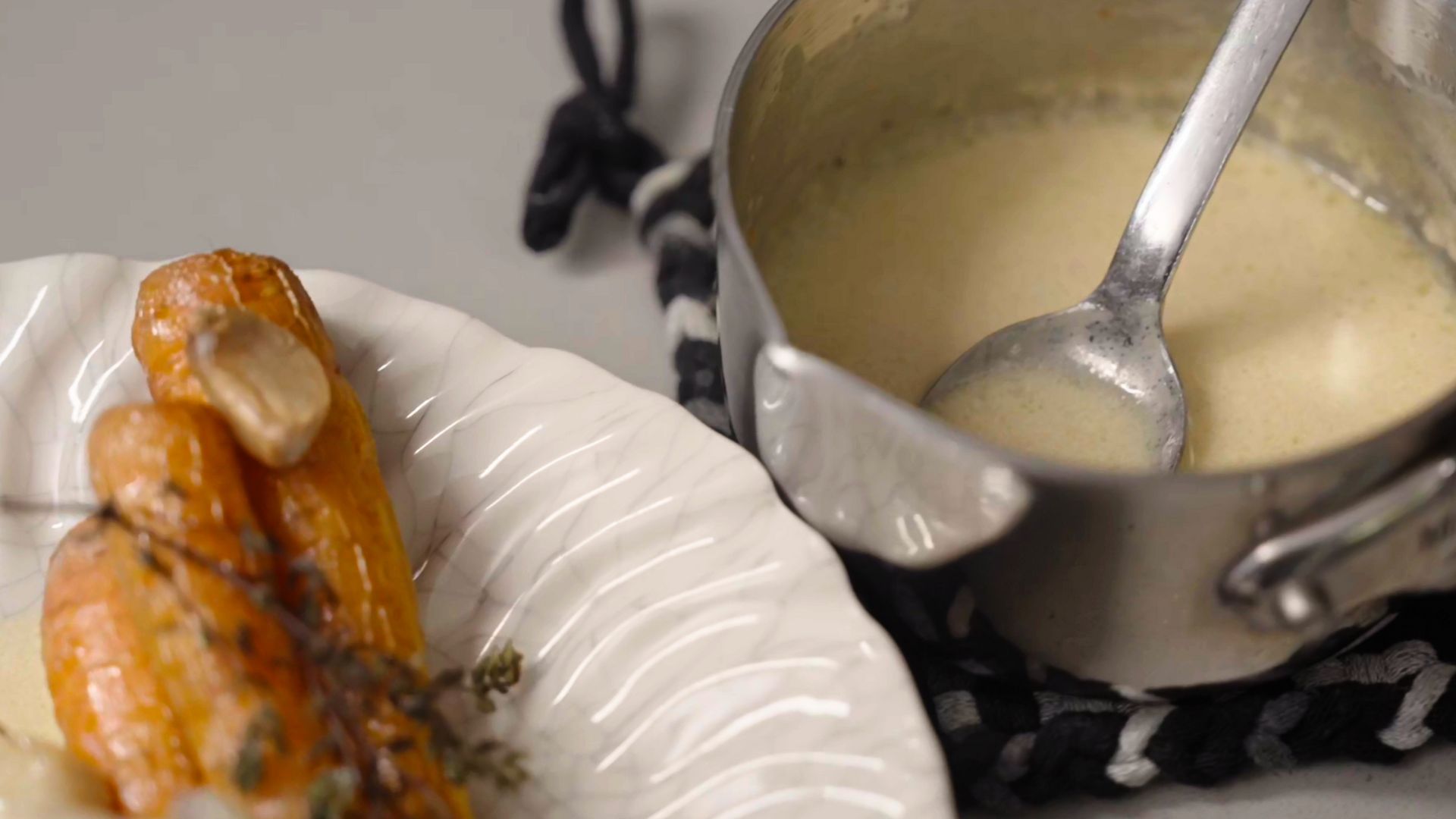 La recette du poulet de Bresse à la crème du chef Georges Blanc - RTBF