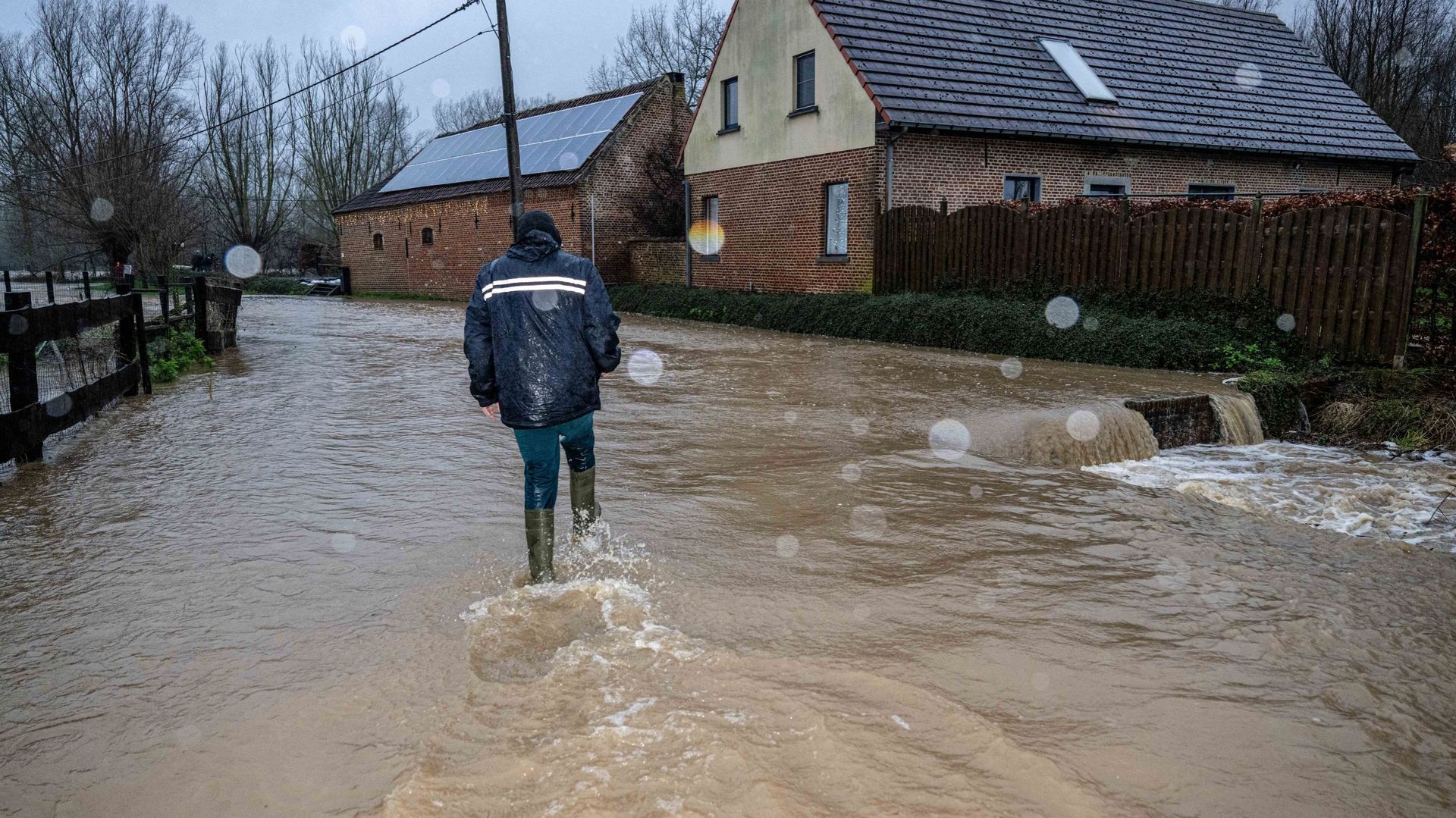 Jemeppe 2000 Zoning Flooded: Emergency Response and Damage Control ...