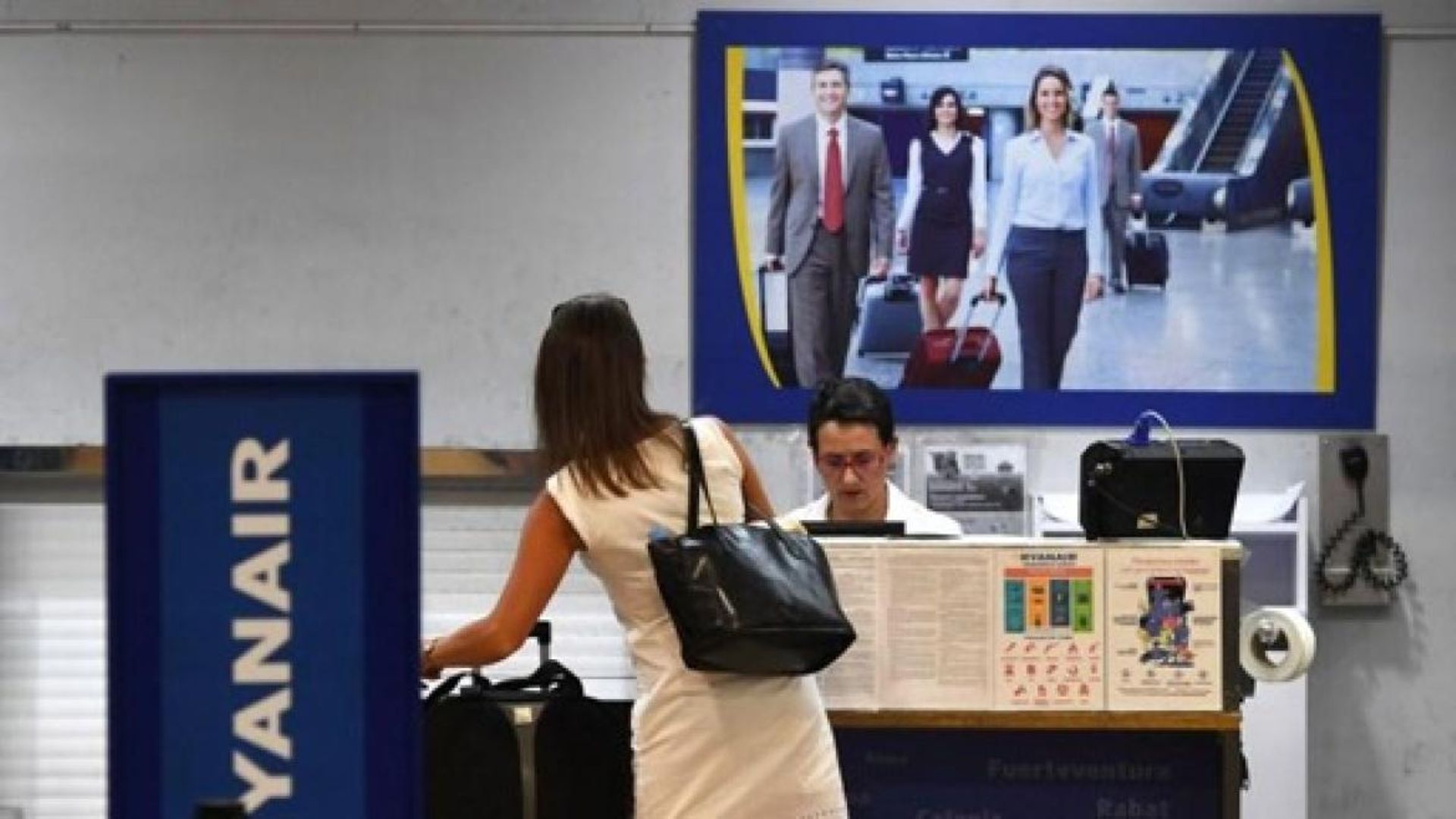 Ryanair va augmenter le bonus de son personnel qui repère des bagages surdimensionnés