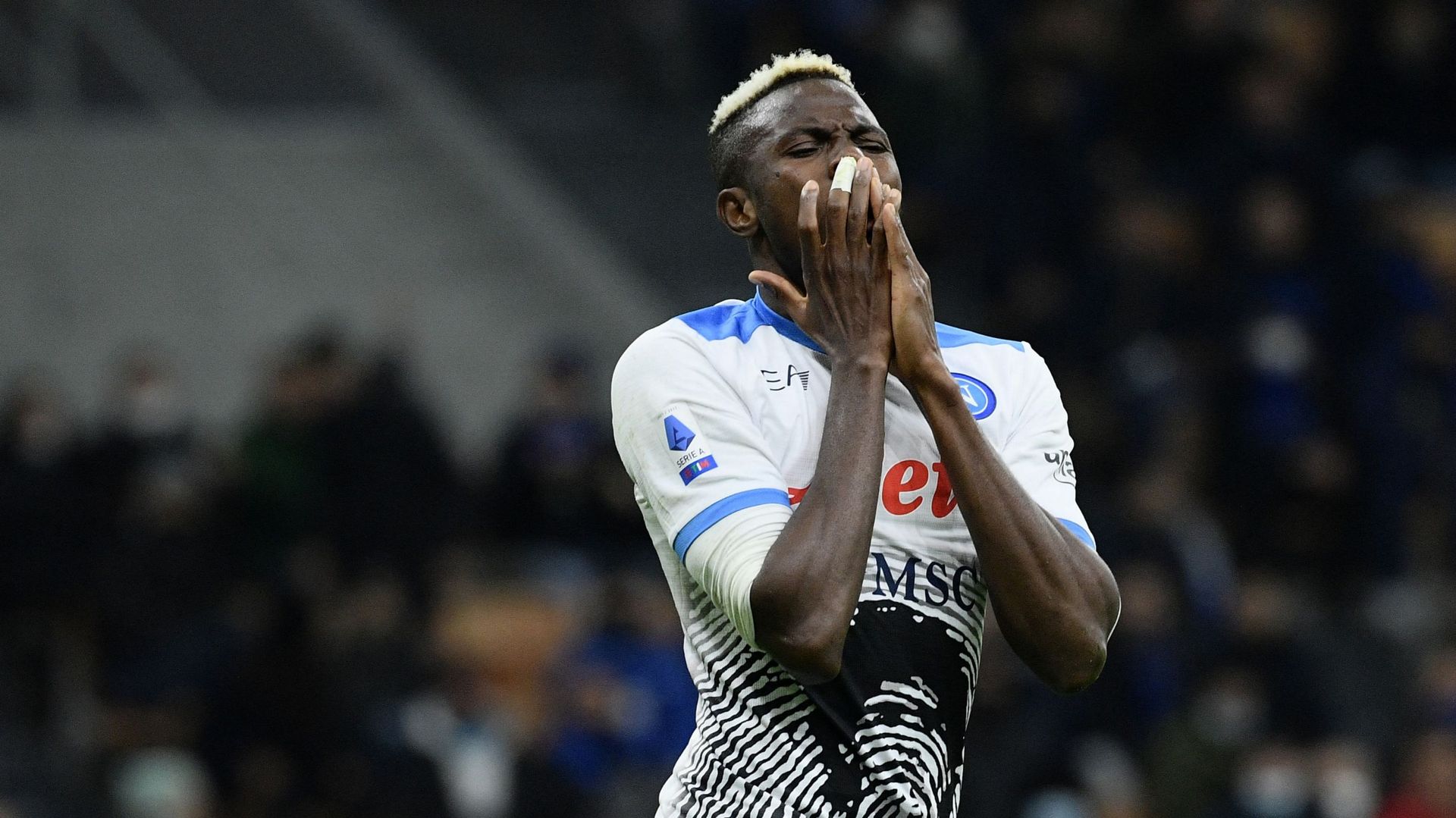 Victor Osimhen n’a pas terminé le choc Inter-Naples, il souffre de plusieurs fractures au visage