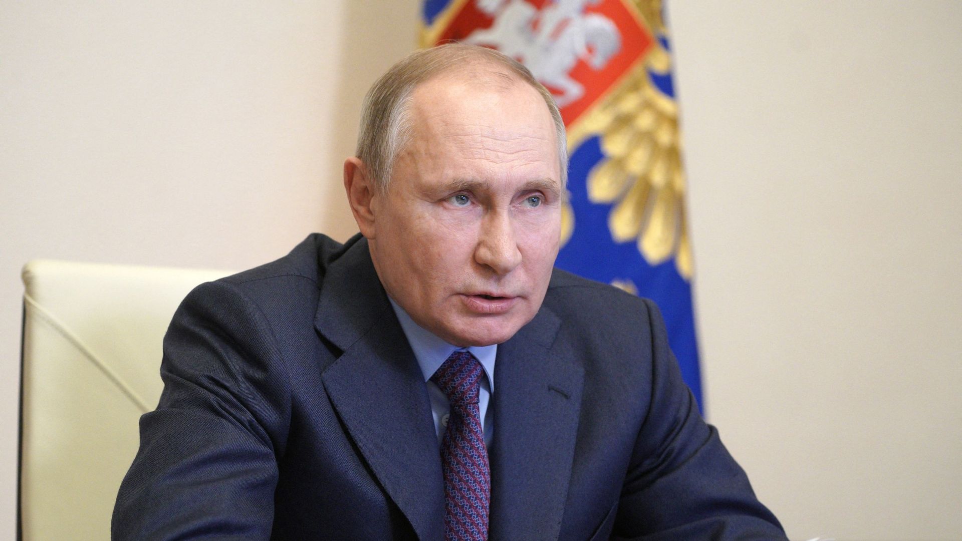 Les députés russes autorisent Poutine à deux mandats de plus