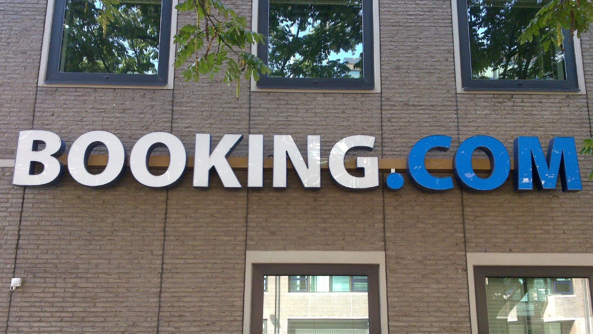 Le siège de Booking.com aux Pays-Bas facturent des commissions à sa filiale belge.