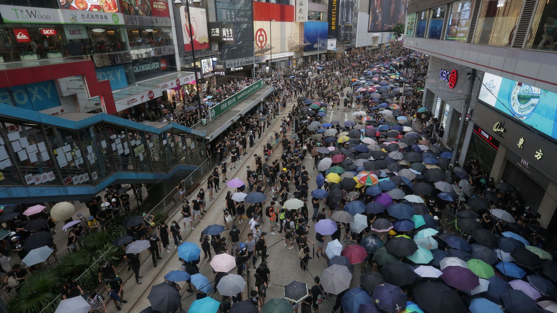 "Les gens de Hong Kong sont habitués à devoir se défendre", indique Philippe Givron (Amnesty)