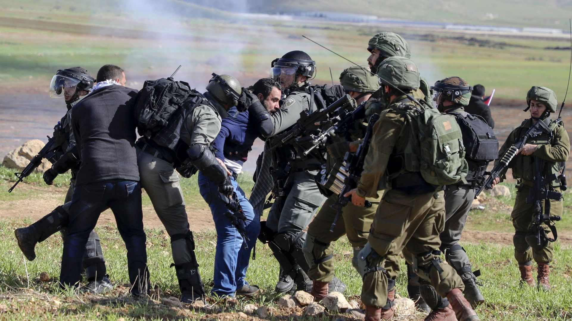 Un manifestant palestinien arrêté par des soldats israéliens le 31 janvier 2020