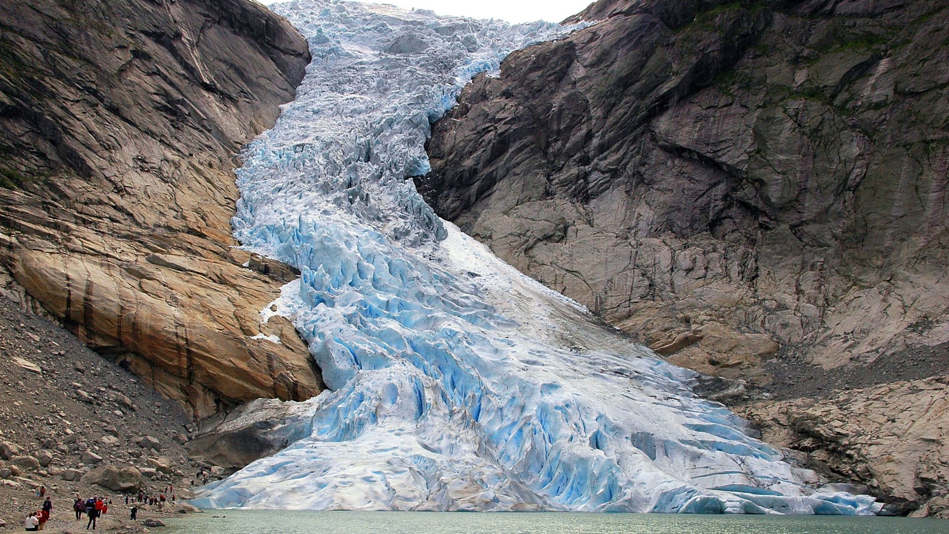La moitié des glaciers du monde condamnés à disparaître.