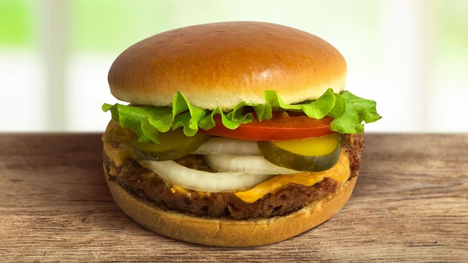 Le burger avec un steak végétal signé Beyond Meat disponible chez Steak 'n Shake.