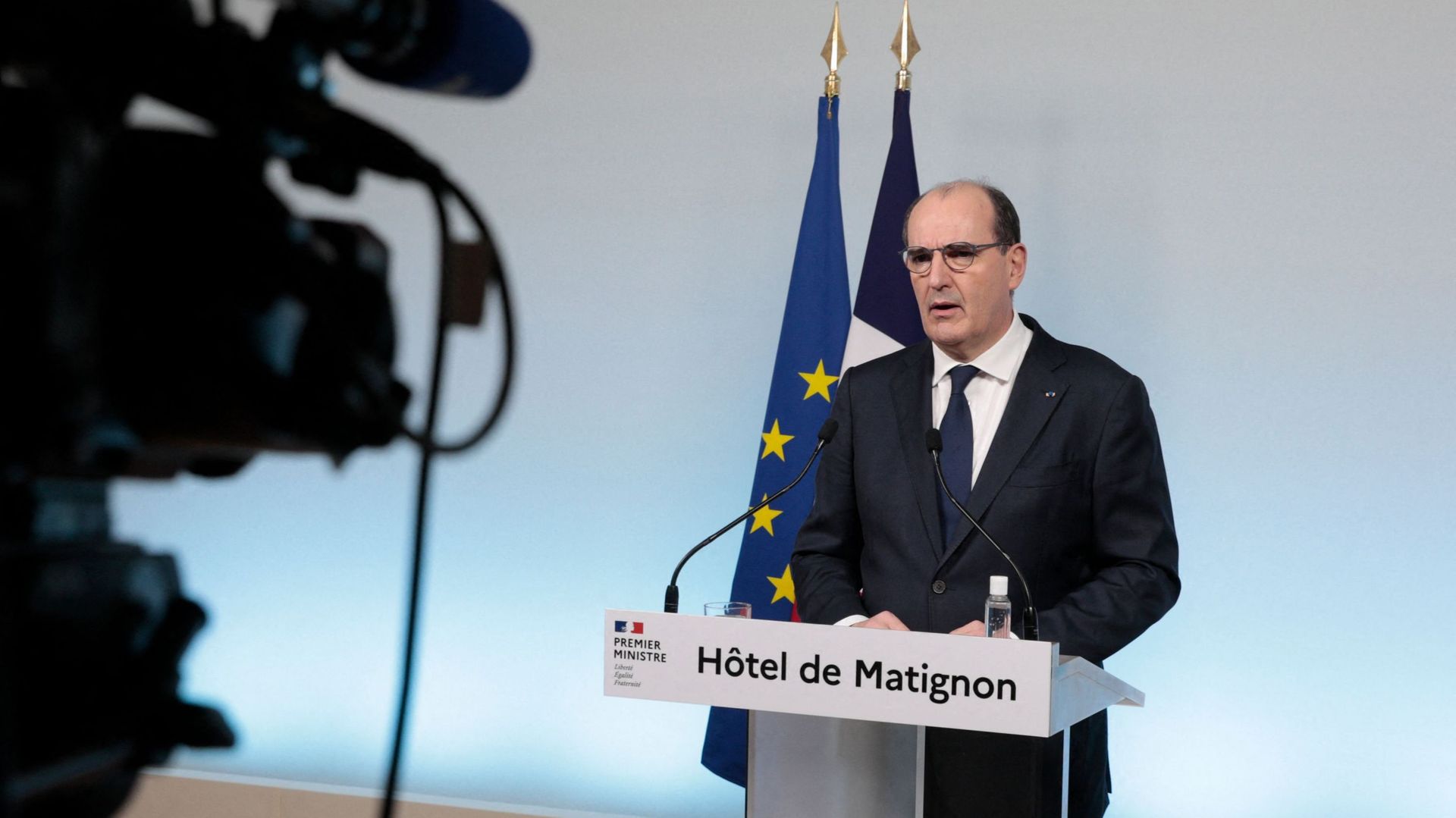 Le Premier ministre français Jean Castex donne une conférence de presse pour la dernière mise à jour de Covid-19 à Paris le 17 décembre 2021.