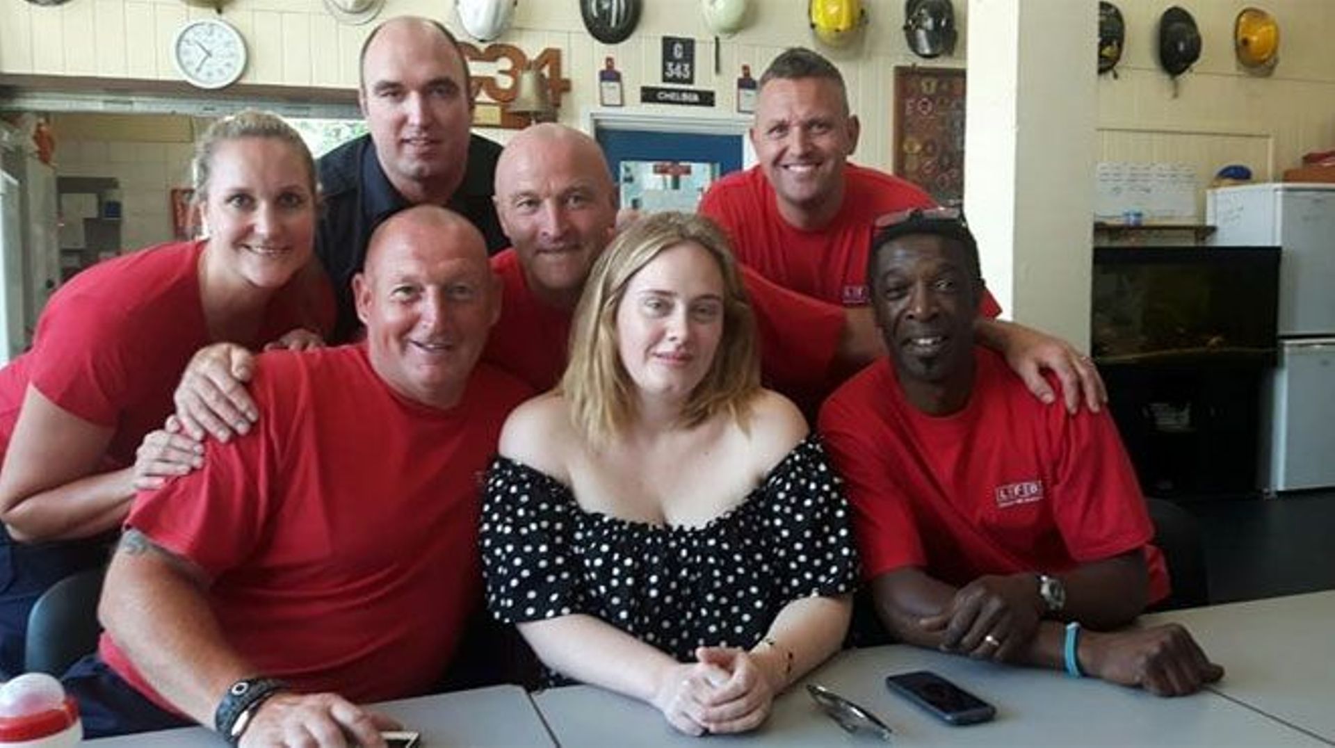 Adele auprès des pompiers de Londres