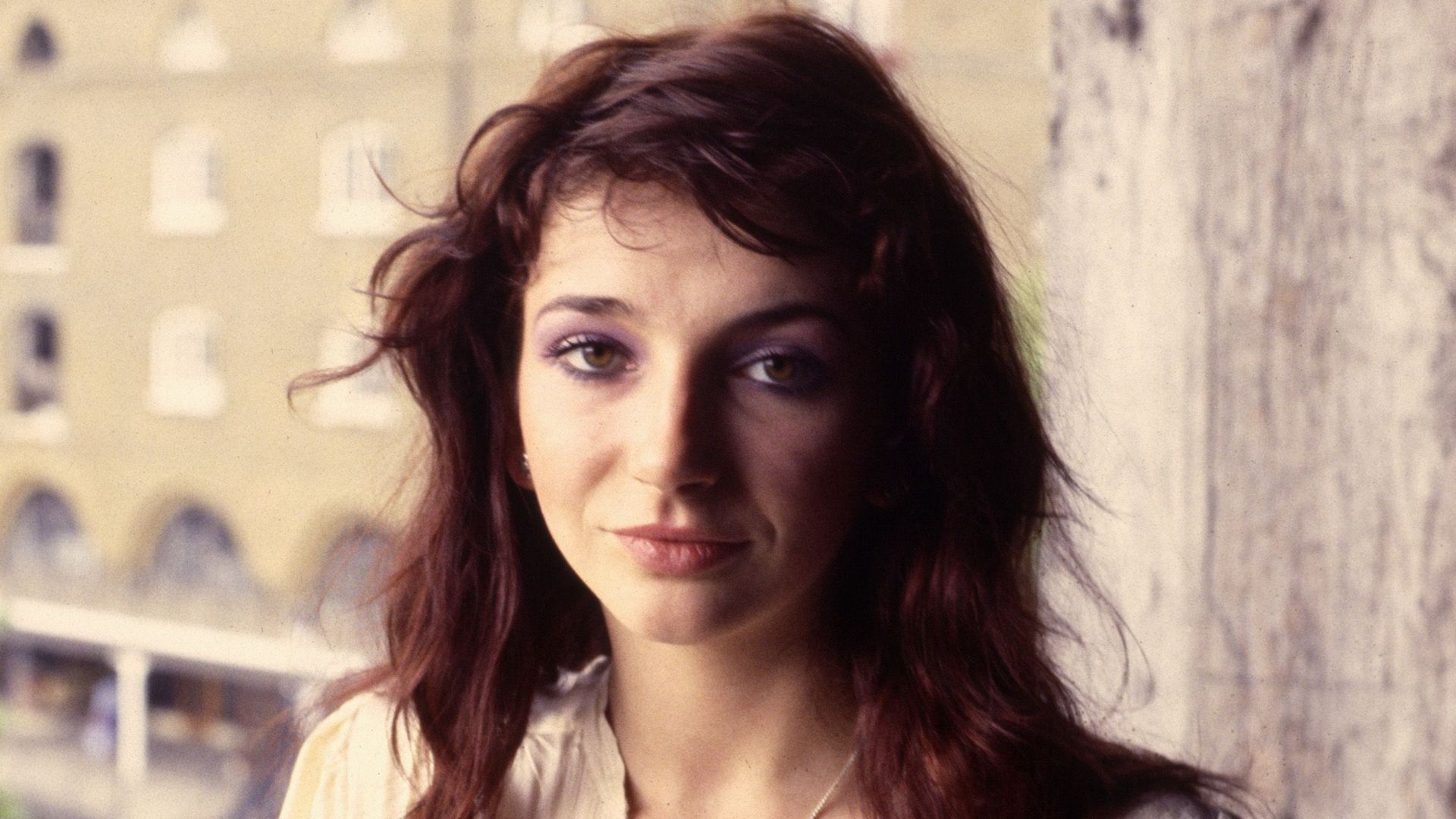 52 artistes plasticiens invités par Kate Bush à créer des œuvres inspirées de "Running Up That Hill"