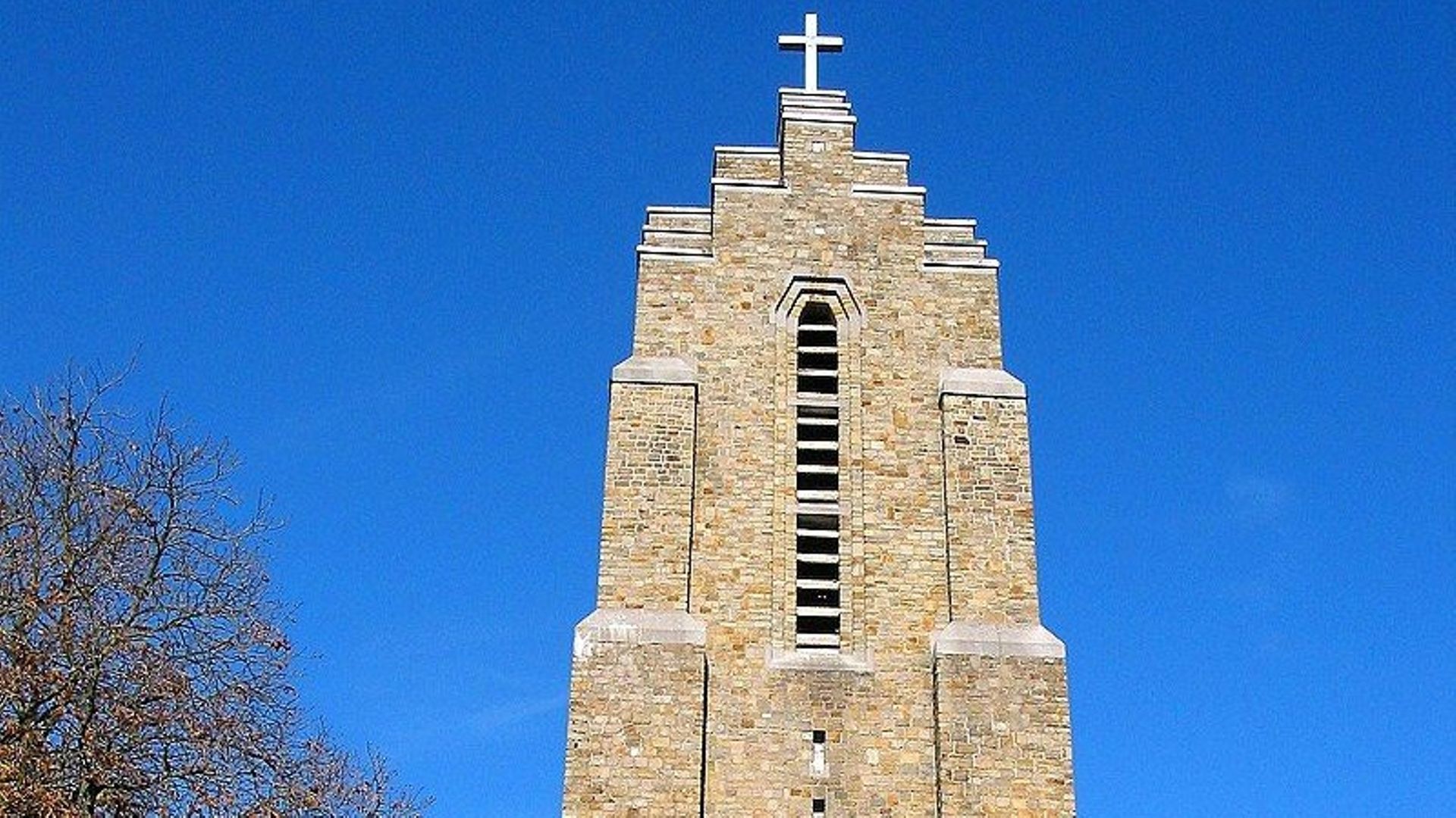 L’église du Sacré-Cœur sur la chaussée de Waterloo, à Saint-Servais.